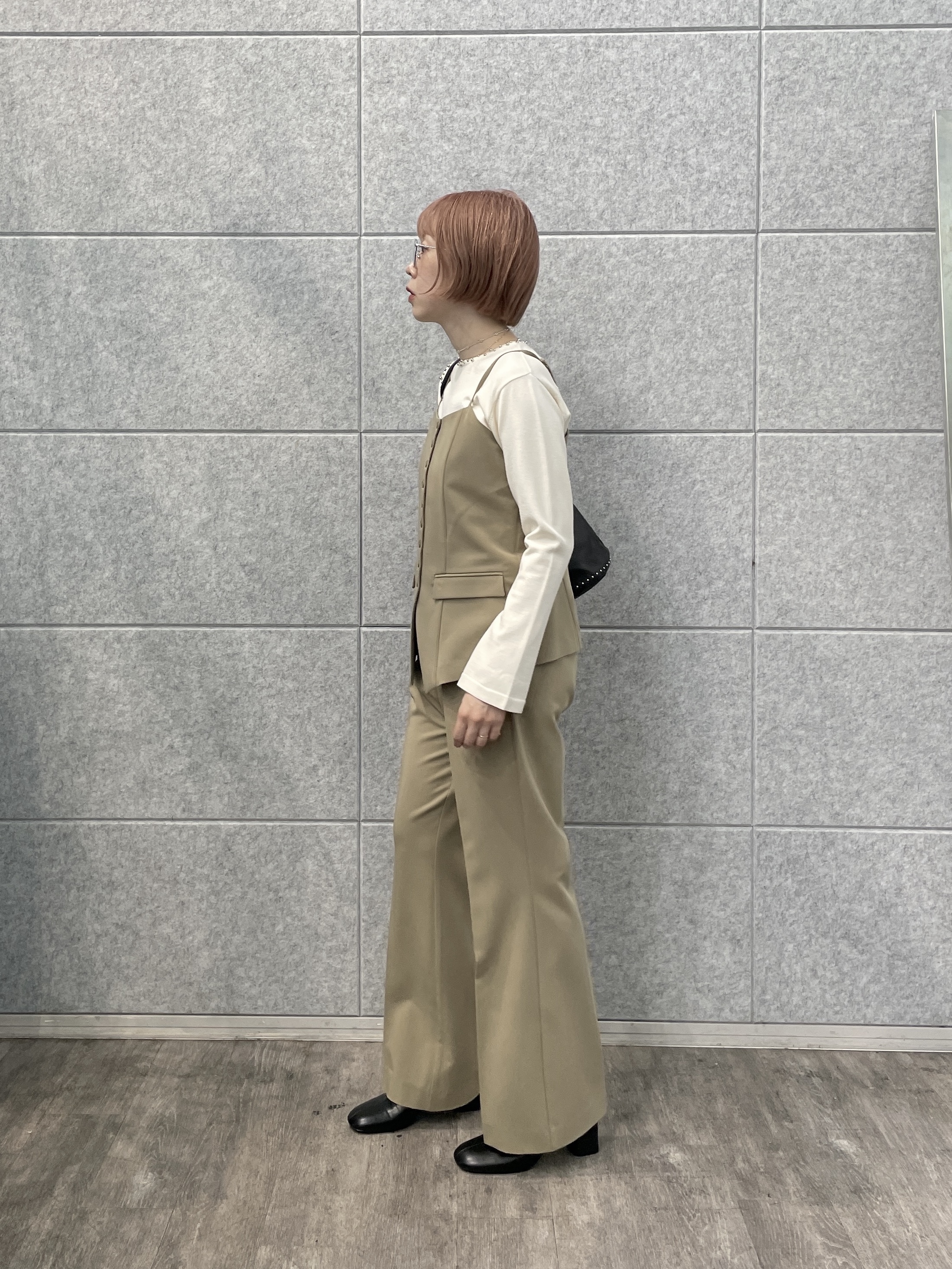 mikuさんの「INDIVI｜【MILLELA FIRENZE】スタッズ付き巾着レザーバッグ」を使ったコーディネート