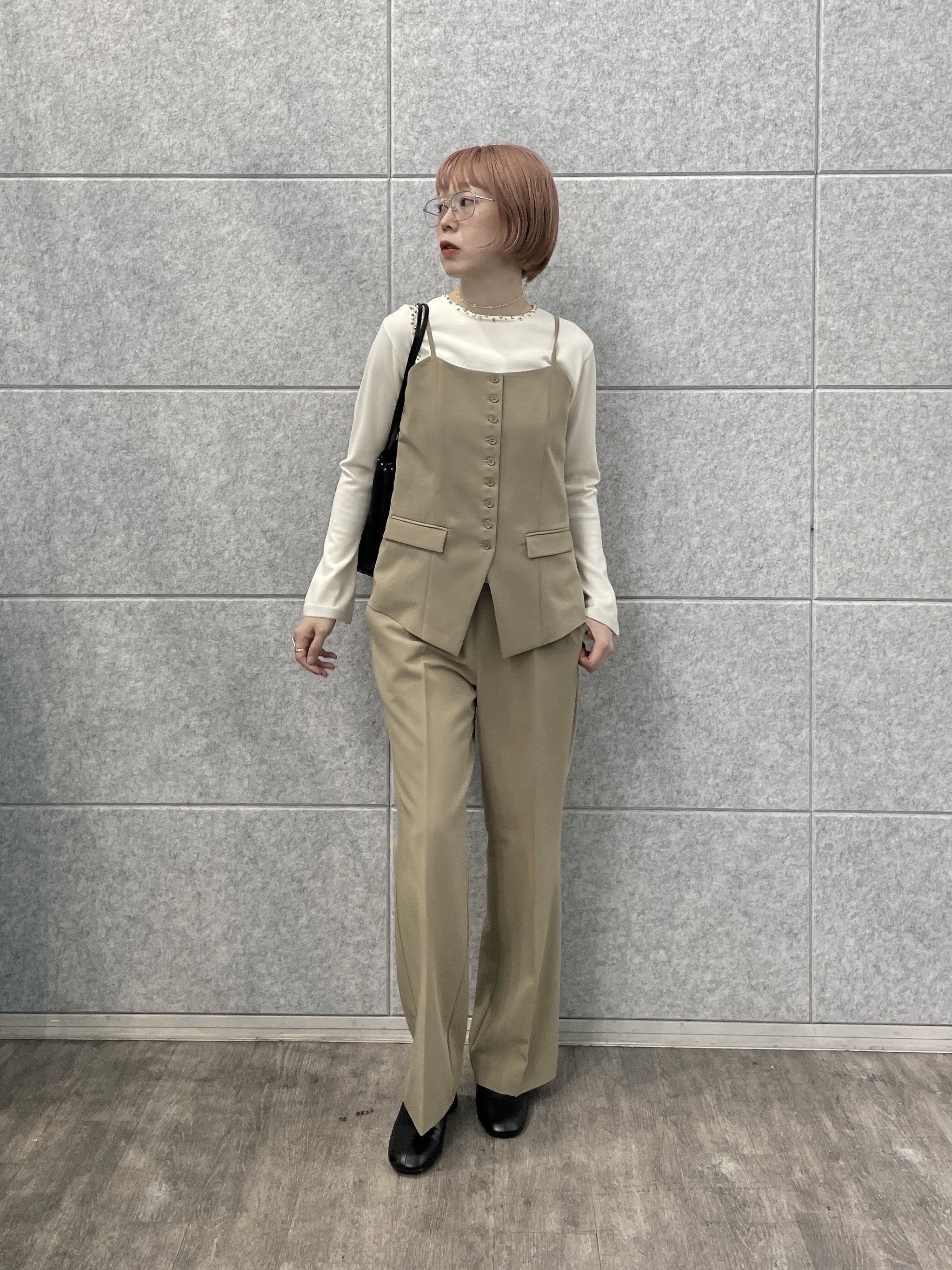 mikuさんの「INDIVI｜【MILLELA FIRENZE】スタッズ付き巾着レザーバッグ」を使ったコーディネート