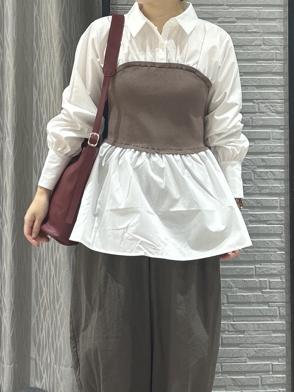 ga_riさんの「THE SHOP TK｜1枚でレイヤードスタイルが完成 ビスチェドッキングシャツ」を使ったコーディネート
