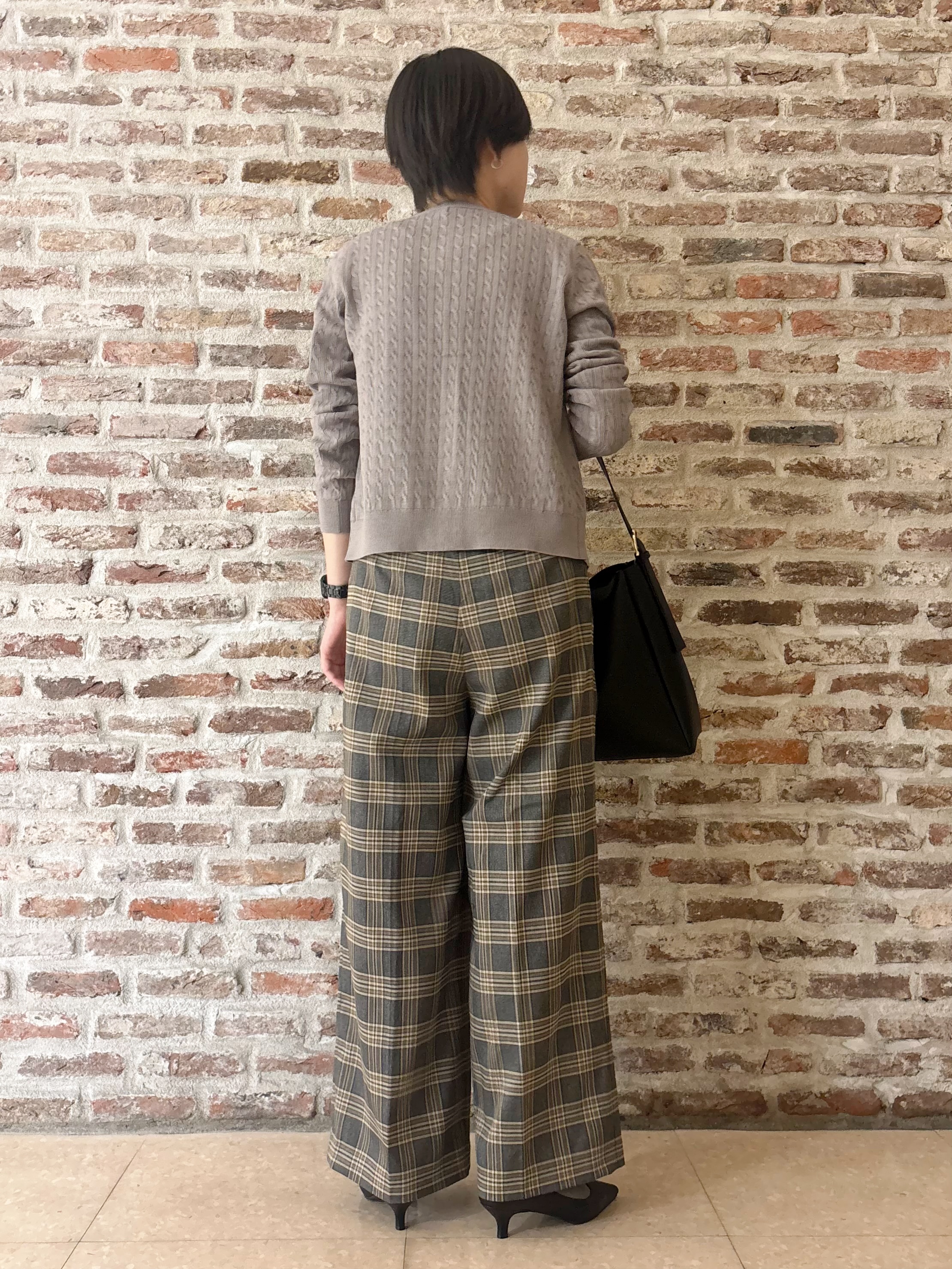 しばさんの「THE SHOP TK｜POLO BCS/ケーブルクルーカーディガン」を使ったコーディネート