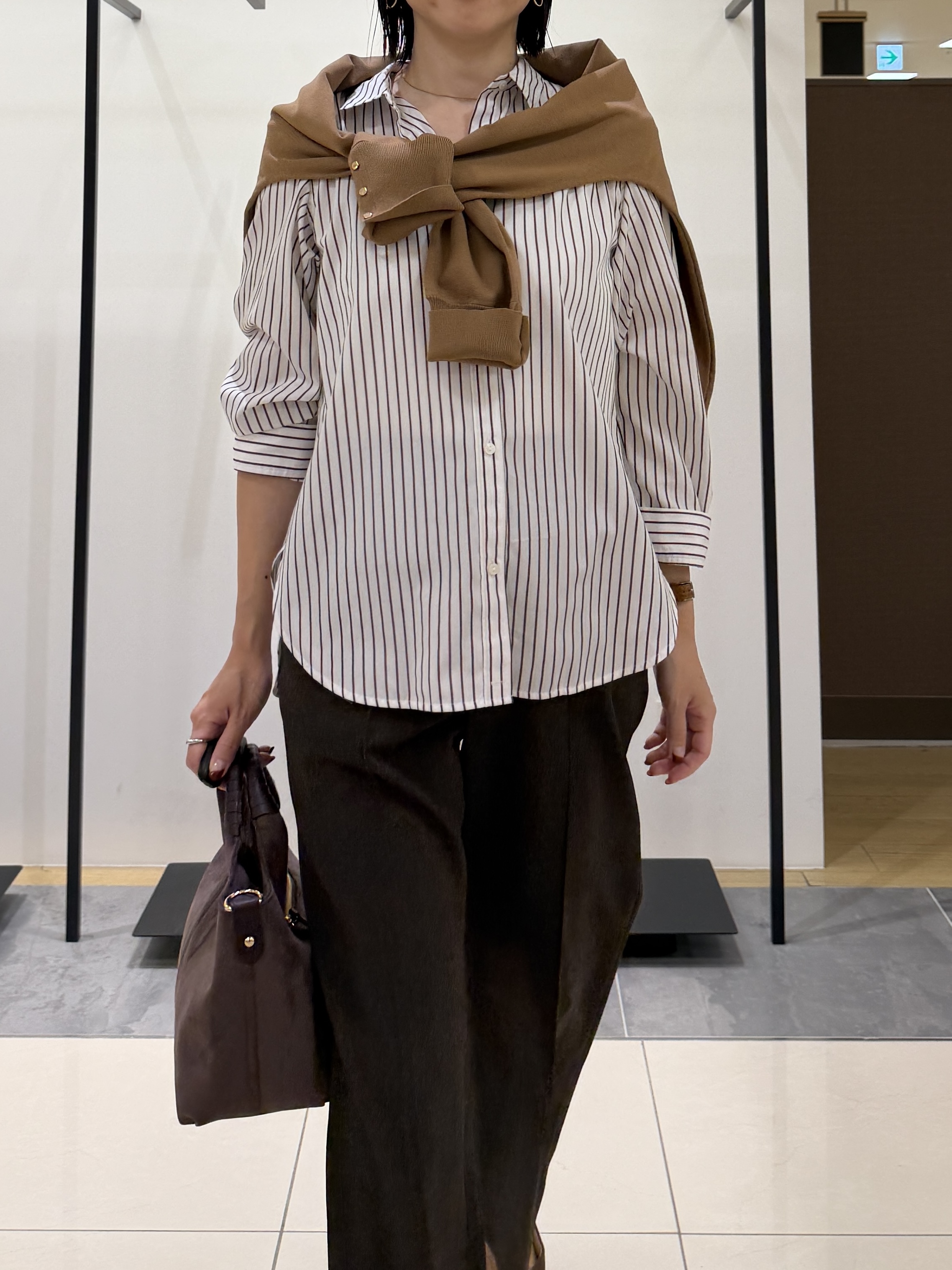 shihoさんの「INDIVI｜【選べる6色／ストレッチ◎】きれいめドルマンスリーブニット」を使ったコーディネート