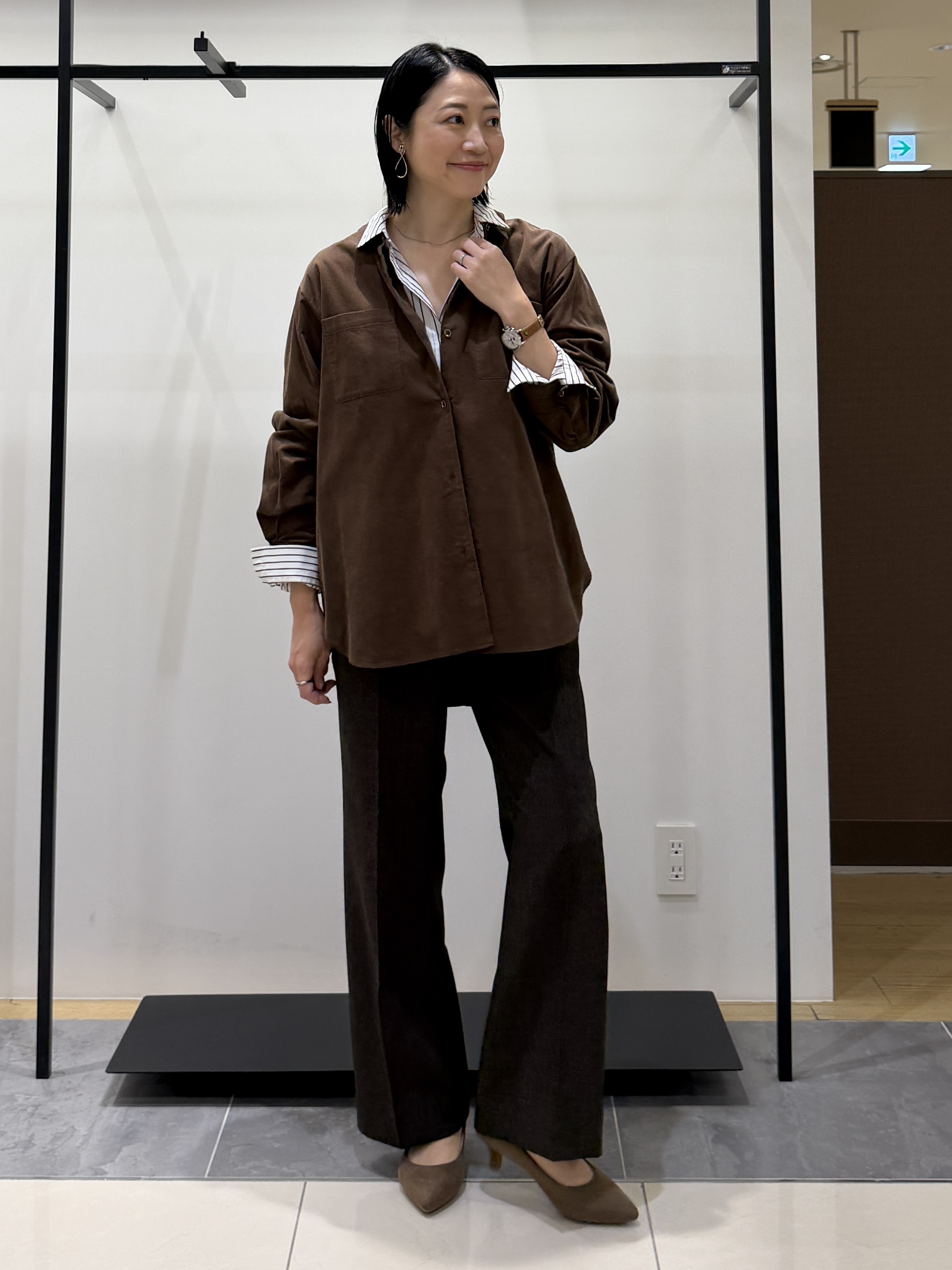 shihoさんの「INDIVI｜【大人コーデュロイ／SETUP可】オーバーサイズシャツ」を使ったコーディネート