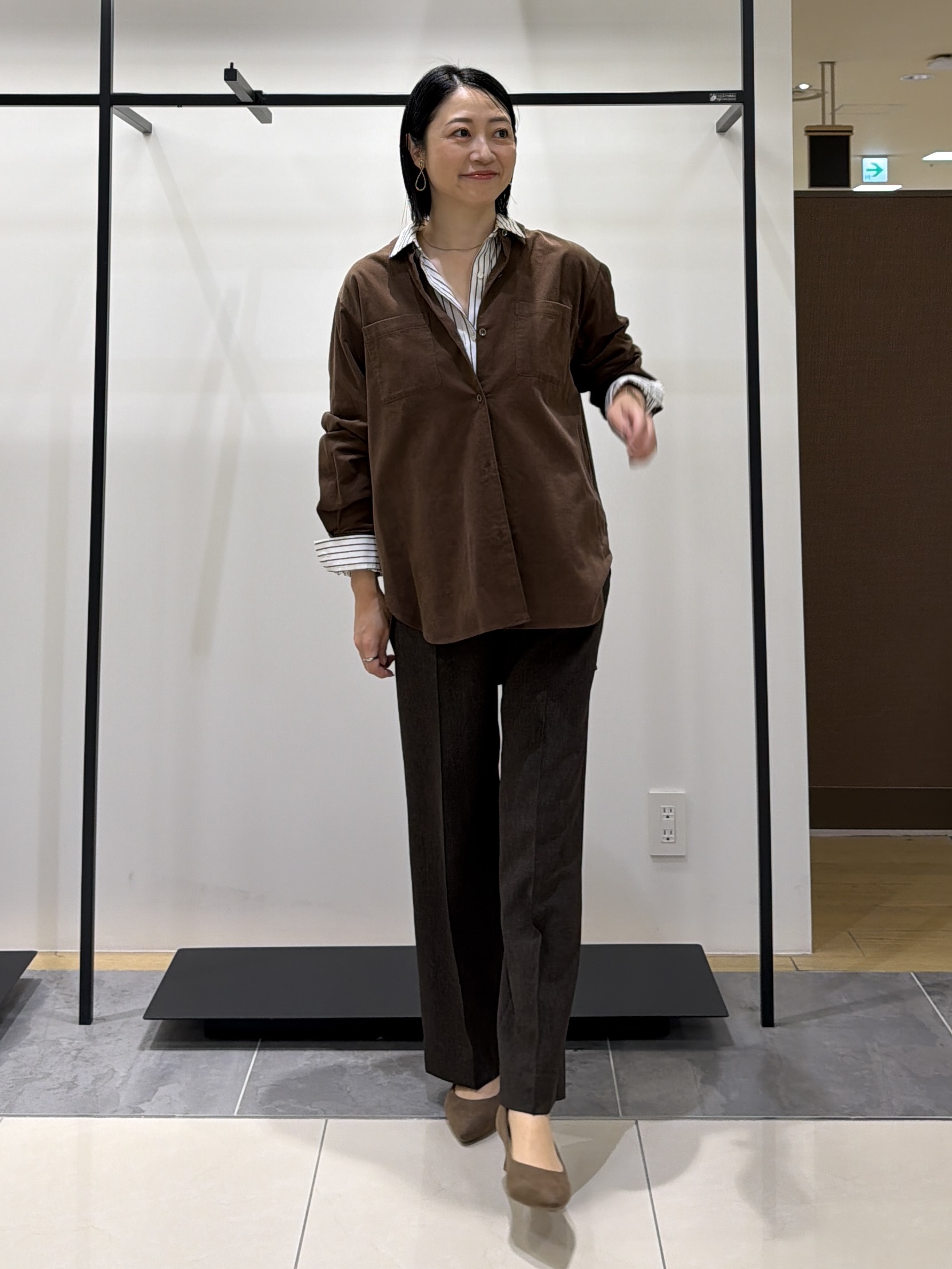 shihoさんの「INDIVI｜【大人コーデュロイ／SETUP可】オーバーサイズシャツ」を使ったコーディネート