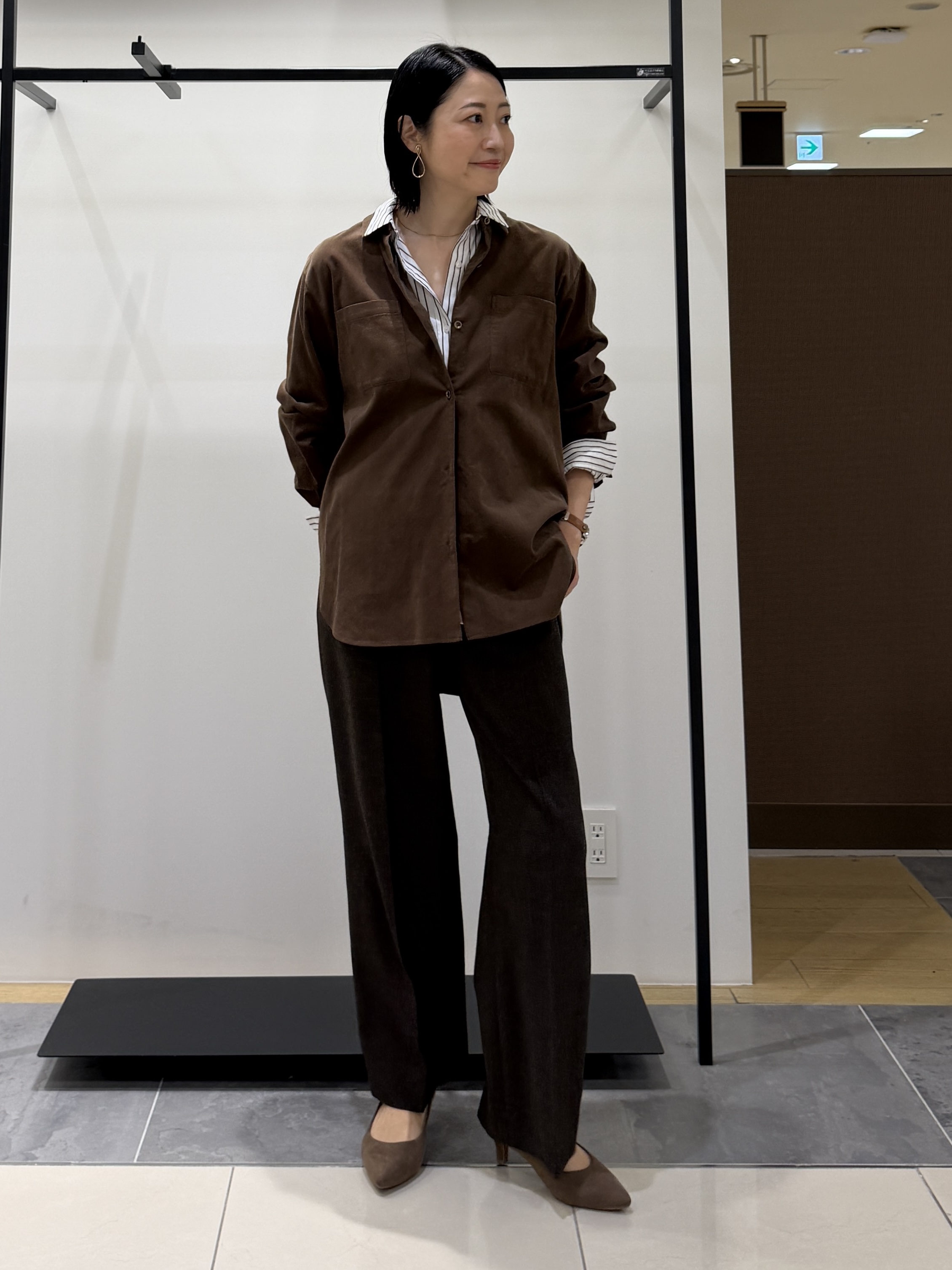 shihoさんの「INDIVI｜【大人コーデュロイ／SETUP可】オーバーサイズシャツ」を使ったコーディネート