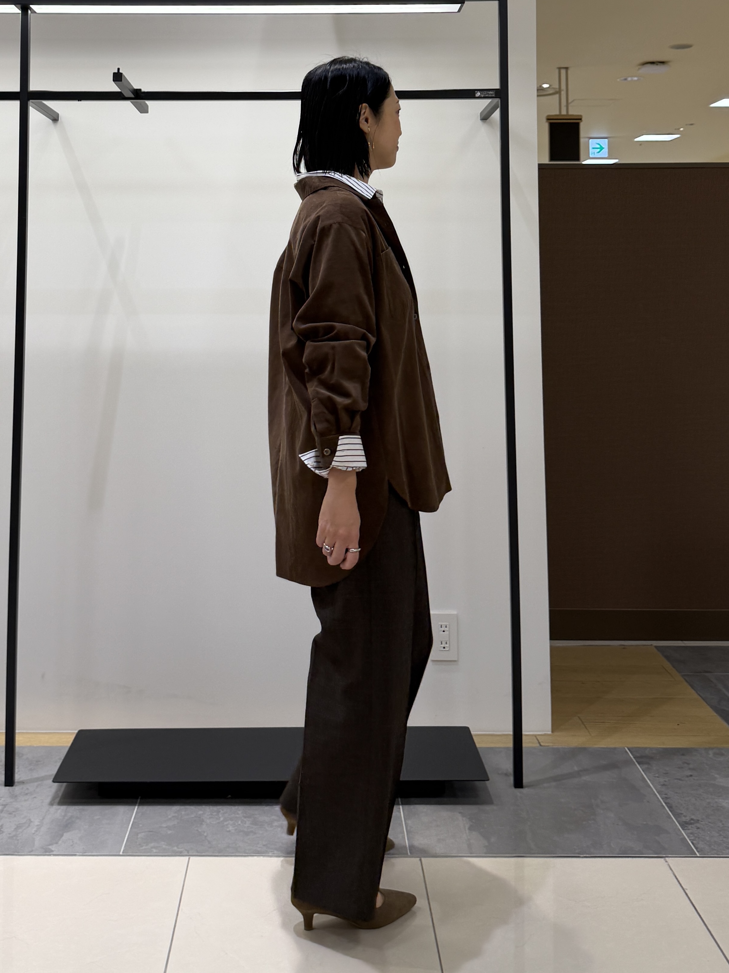 shihoさんの「INDIVI｜【大人コーデュロイ／SETUP可】オーバーサイズシャツ」を使ったコーディネート