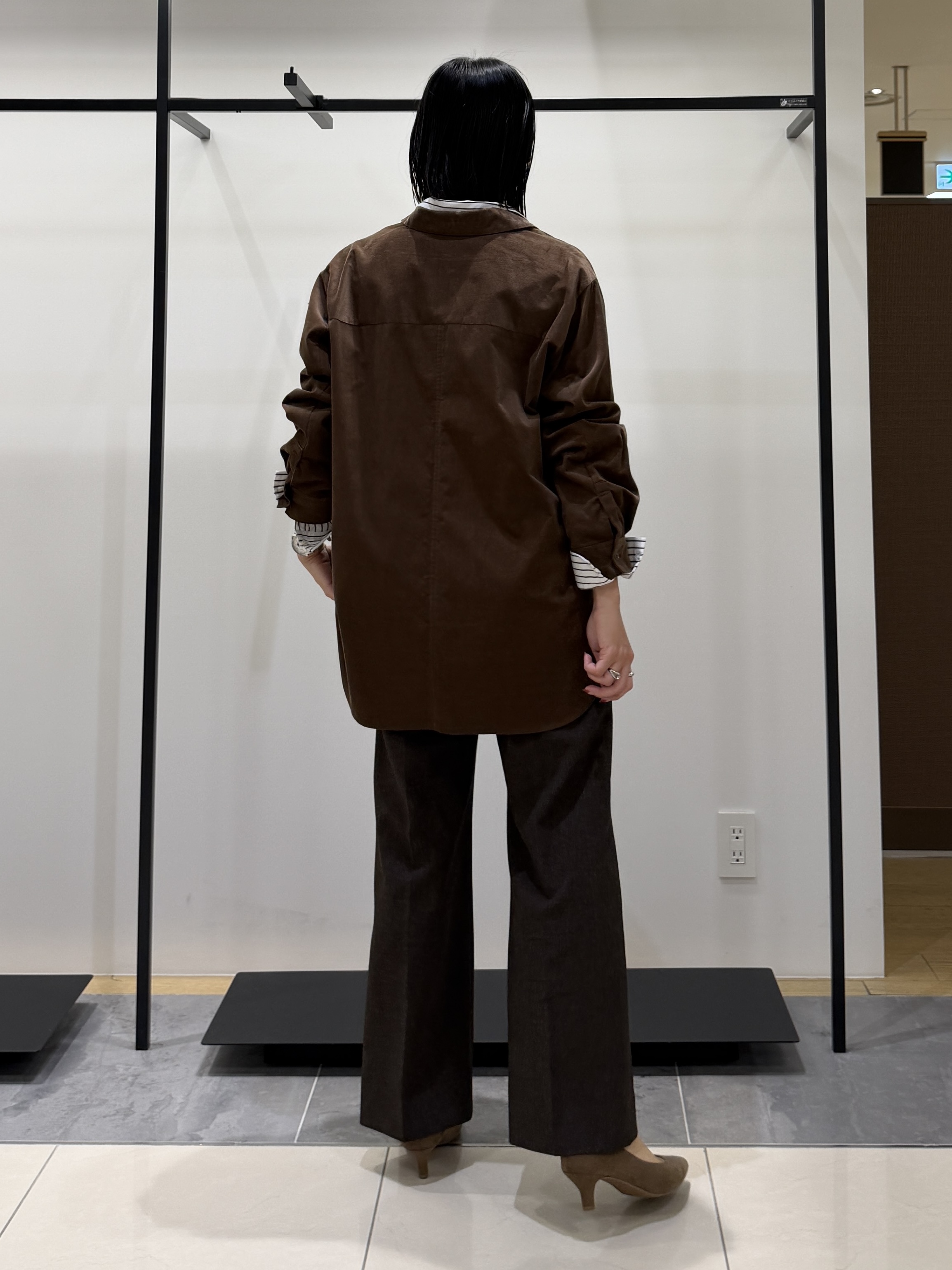 shihoさんの「INDIVI｜【大人コーデュロイ／SETUP可】オーバーサイズシャツ」を使ったコーディネート