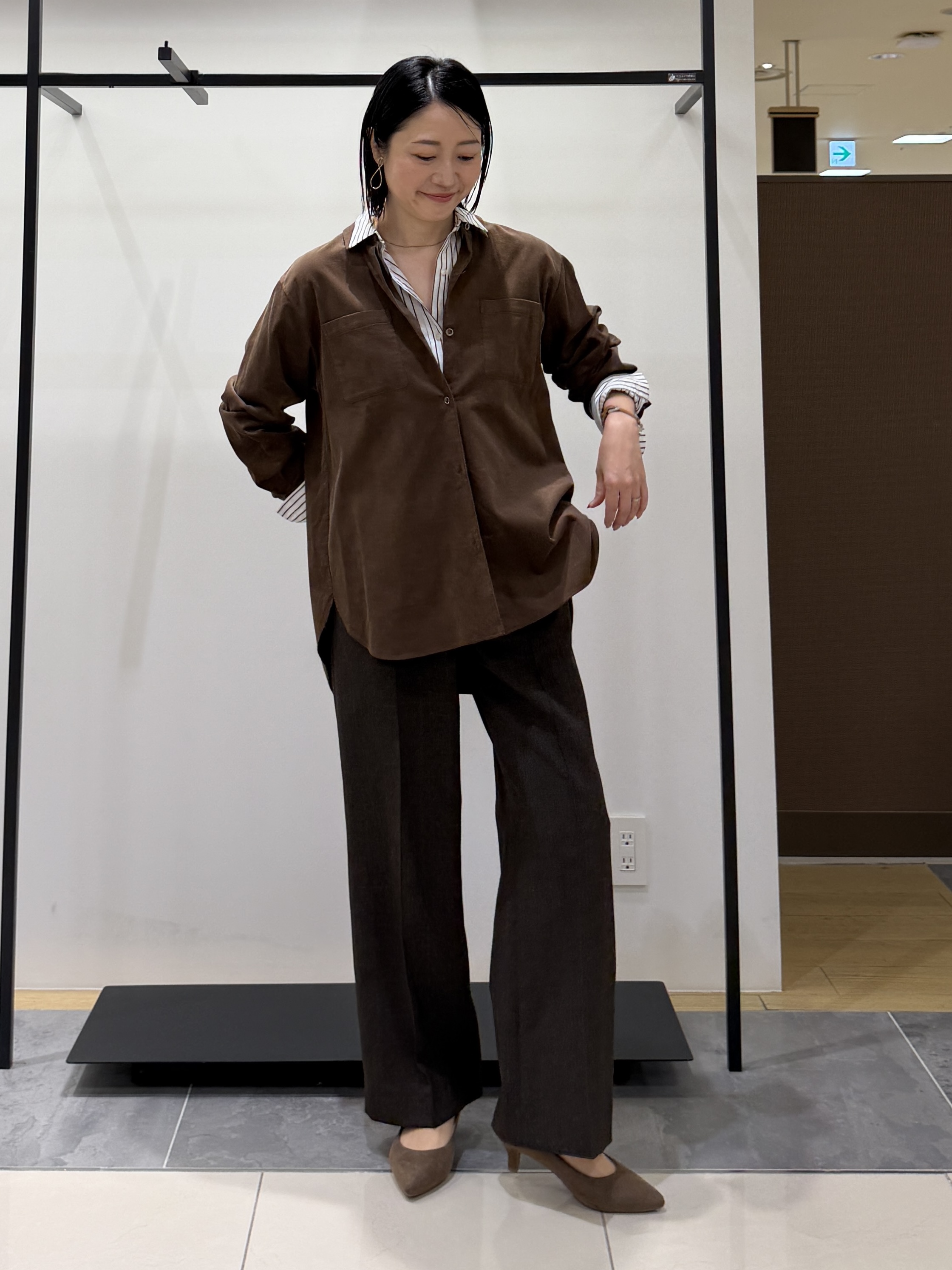 shihoさんの「INDIVI｜【大人コーデュロイ／SETUP可】オーバーサイズシャツ」を使ったコーディネート