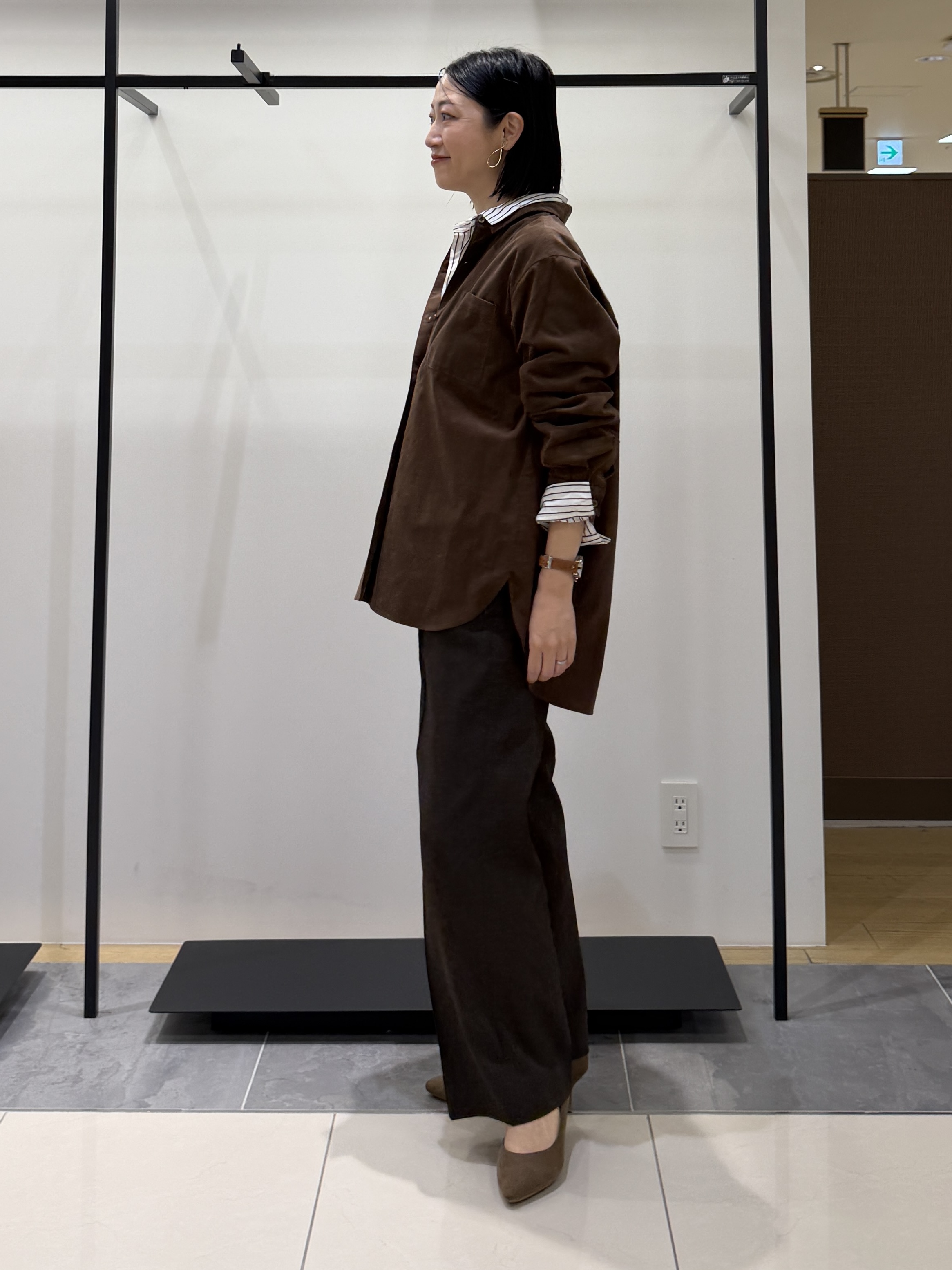 shihoさんの「INDIVI｜【大人コーデュロイ／SETUP可】オーバーサイズシャツ」を使ったコーディネート