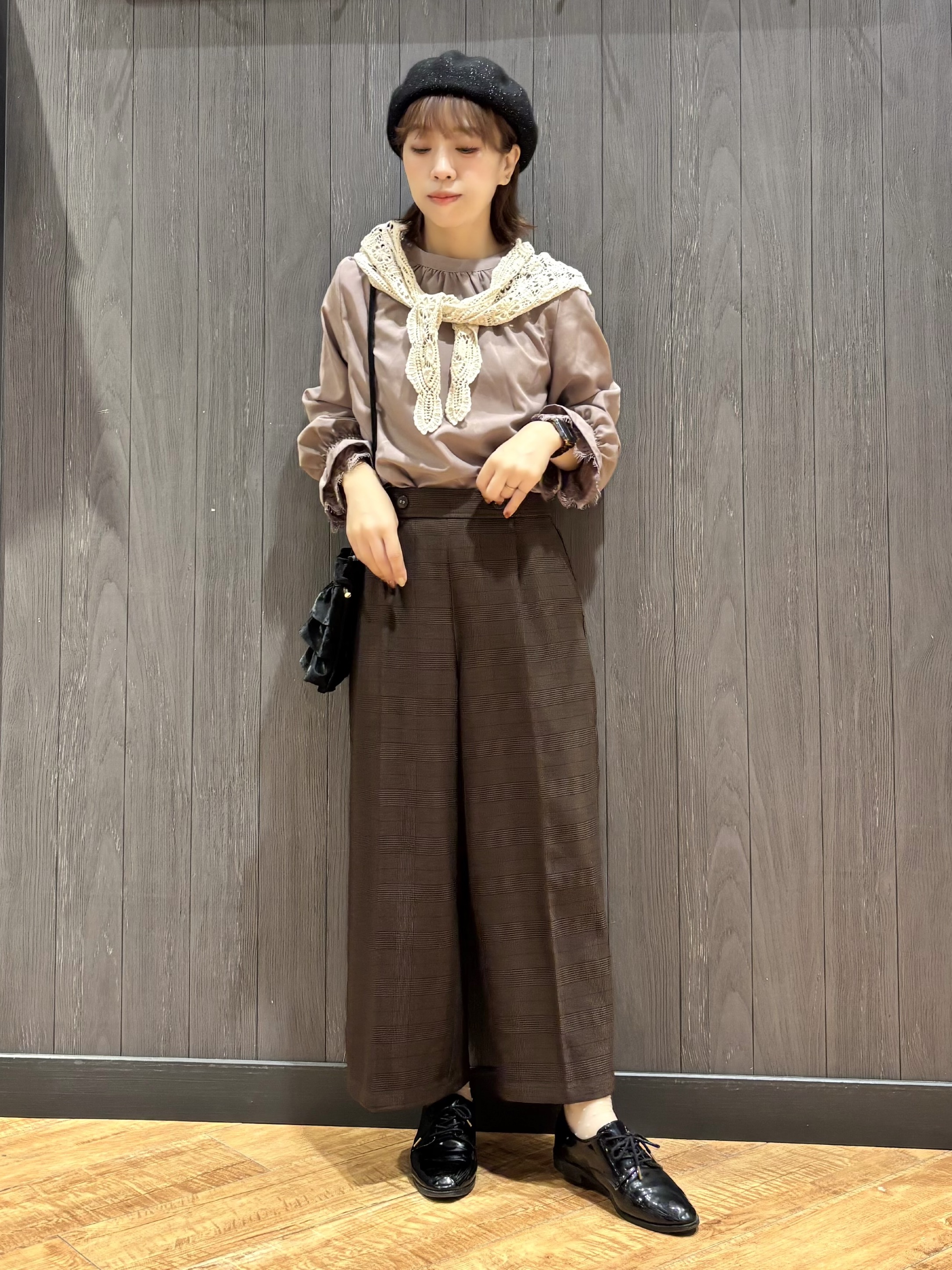 meiさんの「SHOO･LA･RUE｜【S-LL/洗濯機可】お袖レースで華やぐ。フェミニンブラウス」を使ったコーディネート