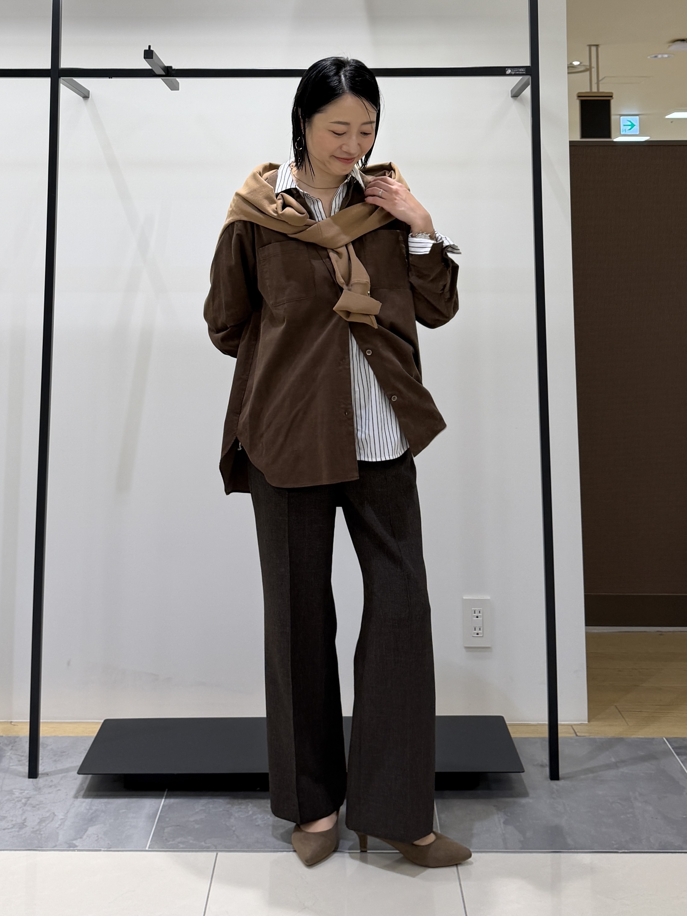 shihoさんの「INDIVI｜【大人コーデュロイ／SETUP可】オーバーサイズシャツ」を使ったコーディネート
