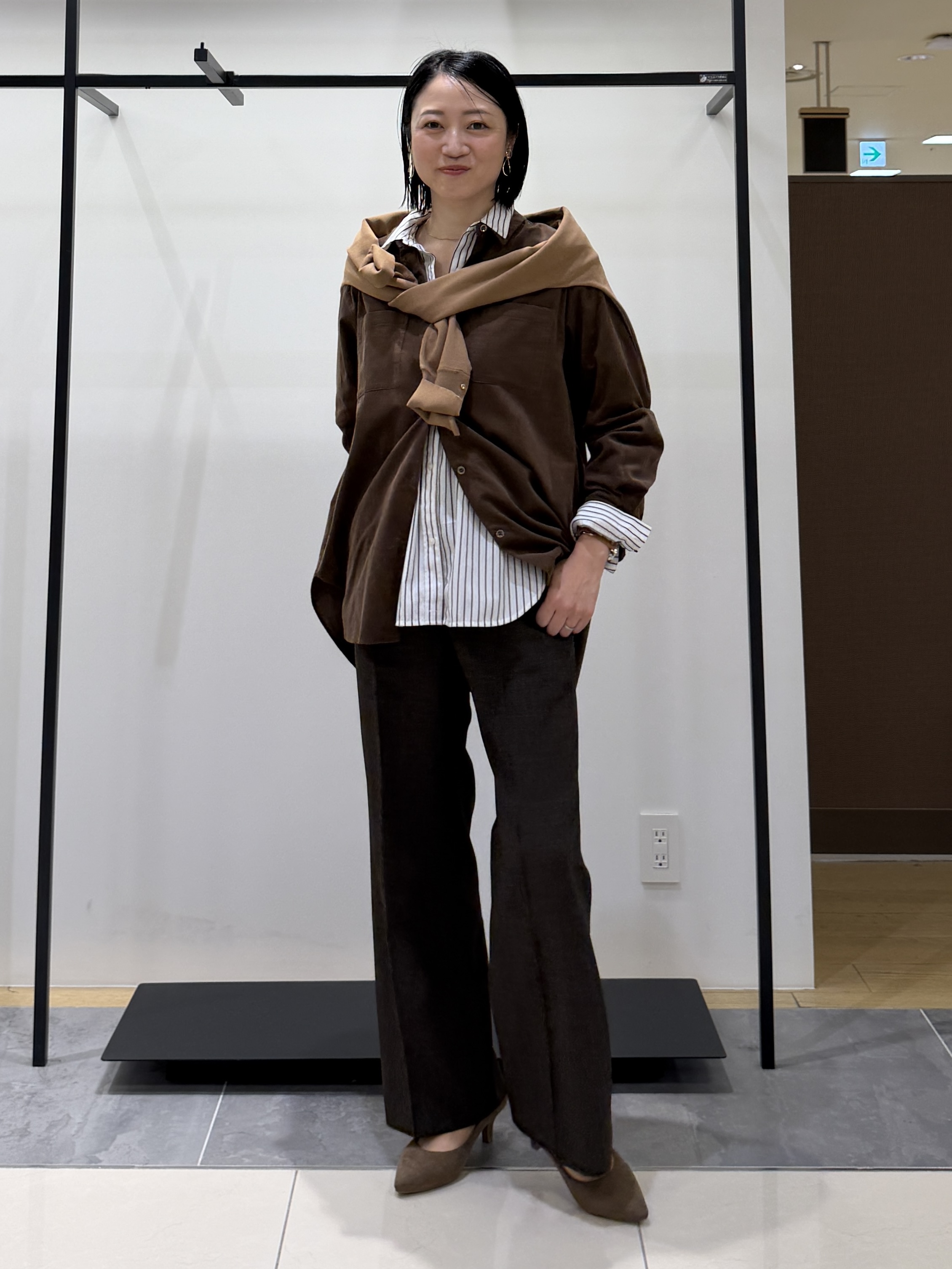 shihoさんの「INDIVI｜【大人コーデュロイ／SETUP可】オーバーサイズシャツ」を使ったコーディネート
