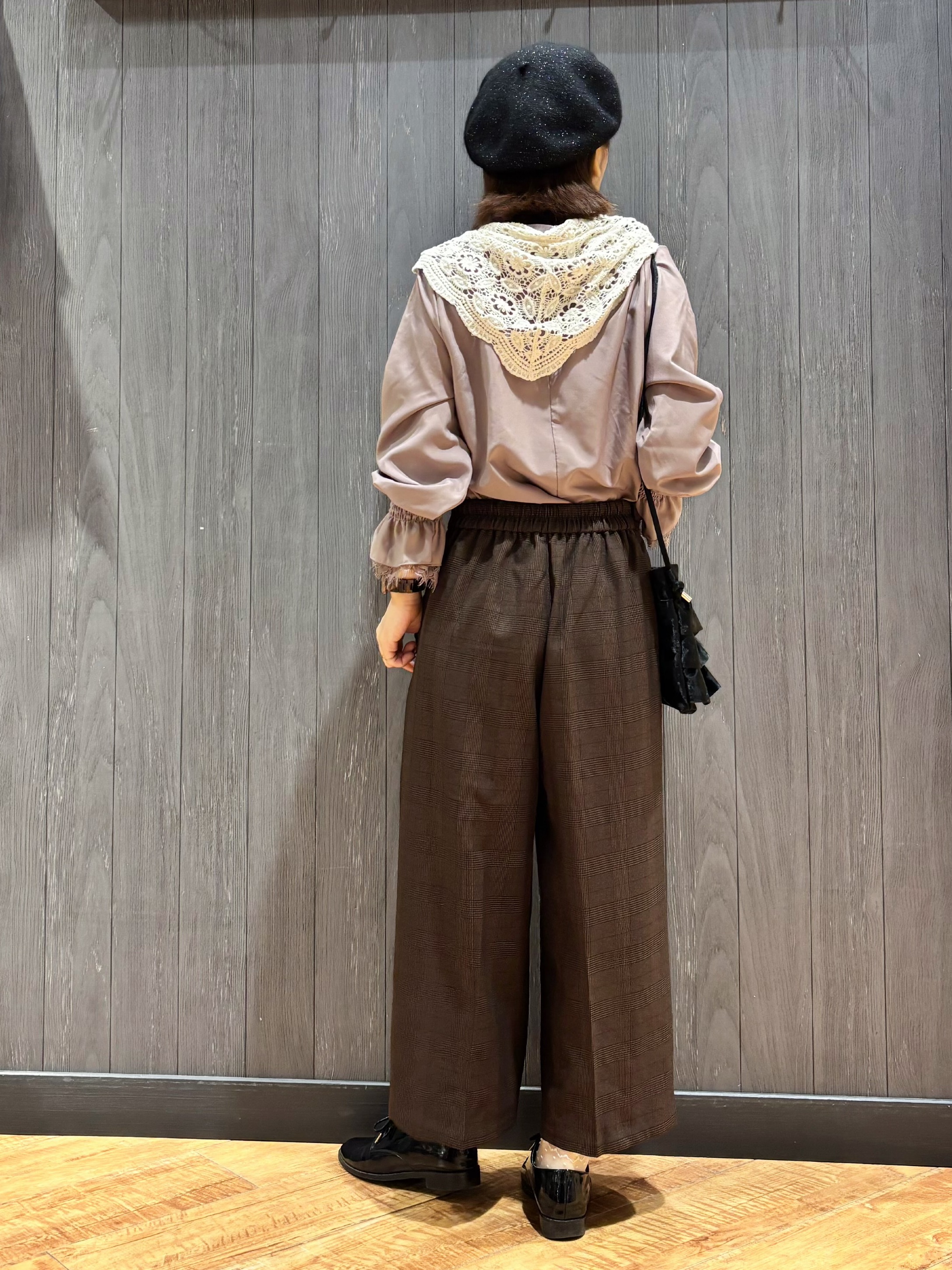 meiさんの「SHOO･LA･RUE｜【S-LL/洗濯機可】お袖レースで華やぐ。フェミニンブラウス」を使ったコーディネート