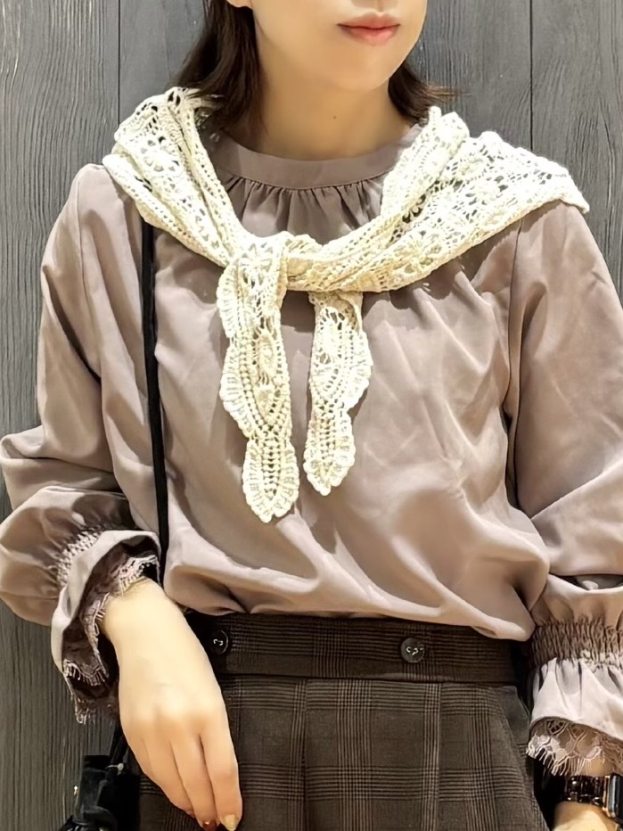 meiさんの「SHOO･LA･RUE｜【S-LL/洗濯機可】お袖レースで華やぐ。フェミニンブラウス」を使ったコーディネート
