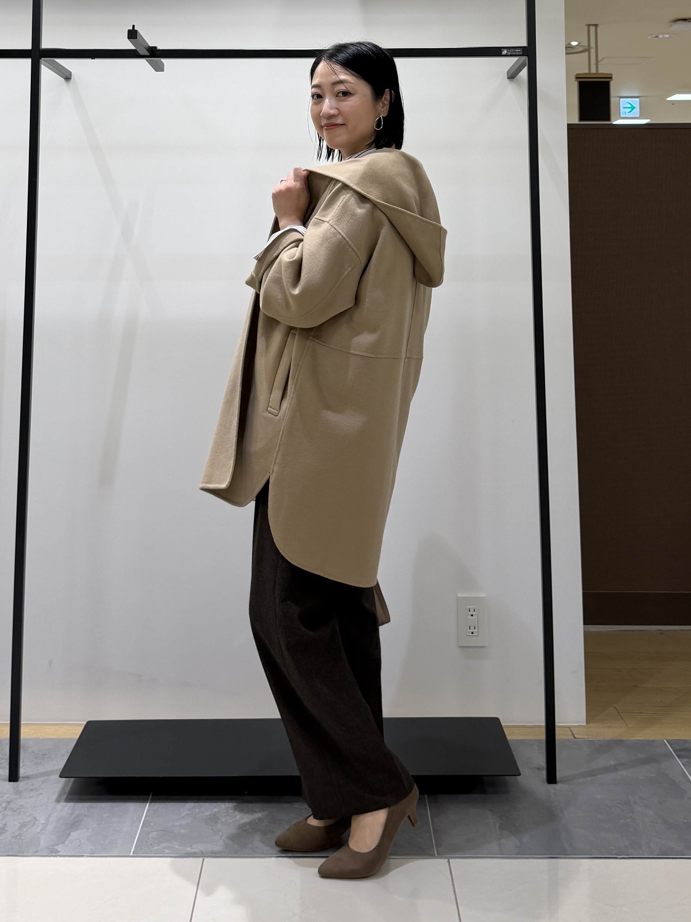 shihoさんの「INDIVI｜【羽織るだけでお洒落】カールエコファー ジレ」を使ったコーディネート