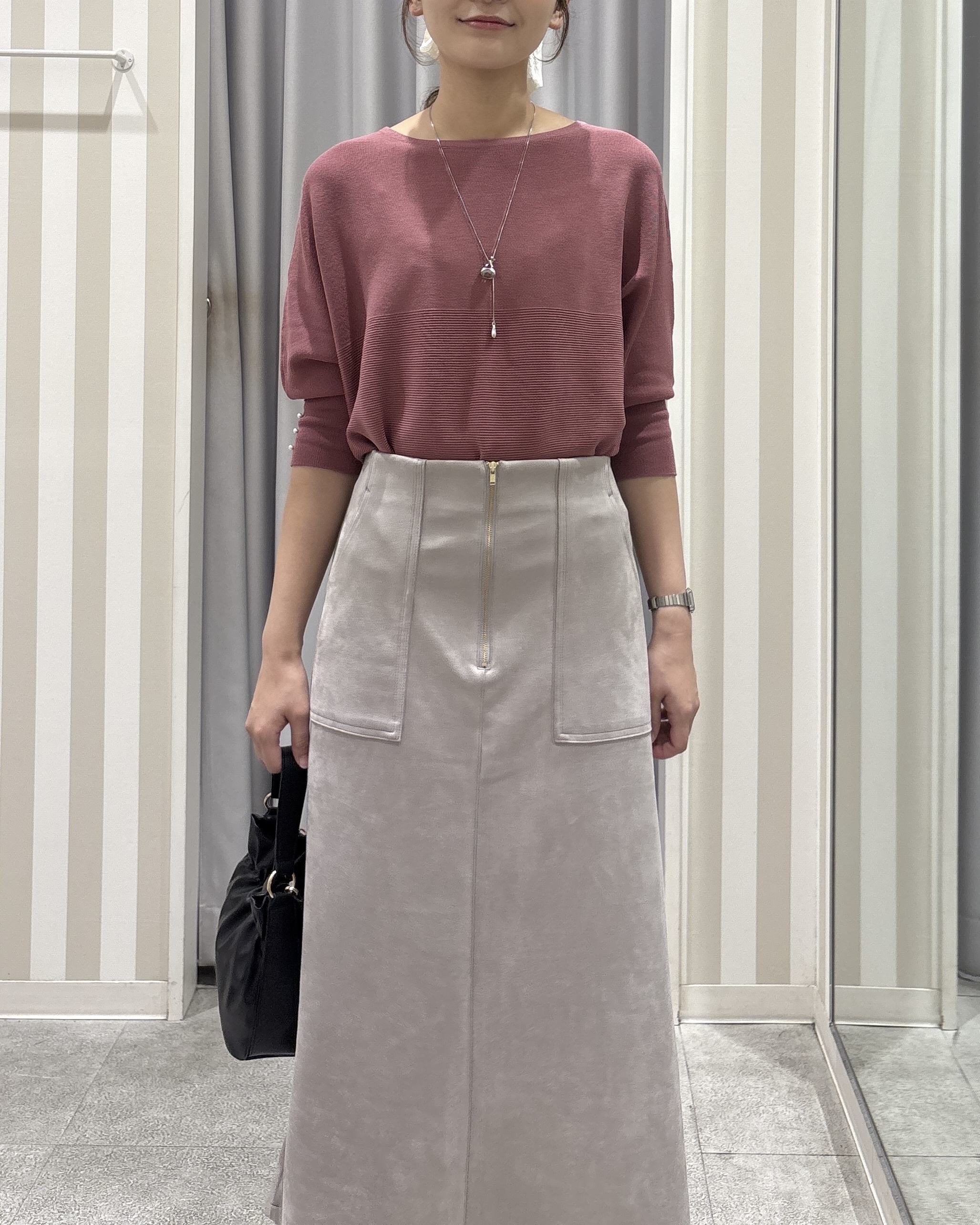 Rikaさんの「SHOO･LA･RUE｜【毛玉になりにくい】パール調ボタンが女性らしさをプラス ガーター切替 7分袖ドルマンニット」を使ったコーディネート