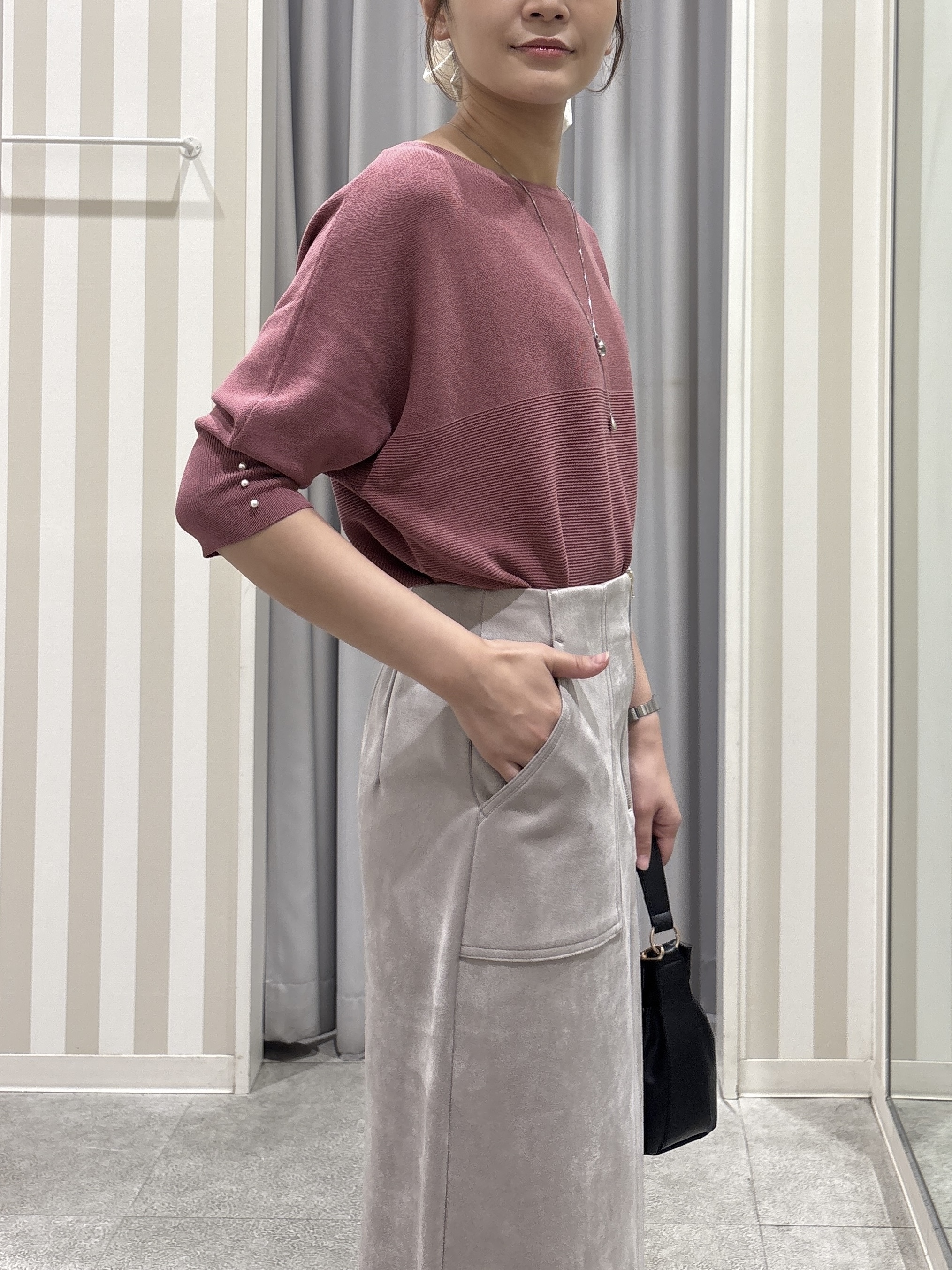 Rikaさんの「SHOO･LA･RUE｜【毛玉になりにくい】パール調ボタンが女性らしさをプラス ガーター切替 7分袖ドルマンニット」を使ったコーディネート