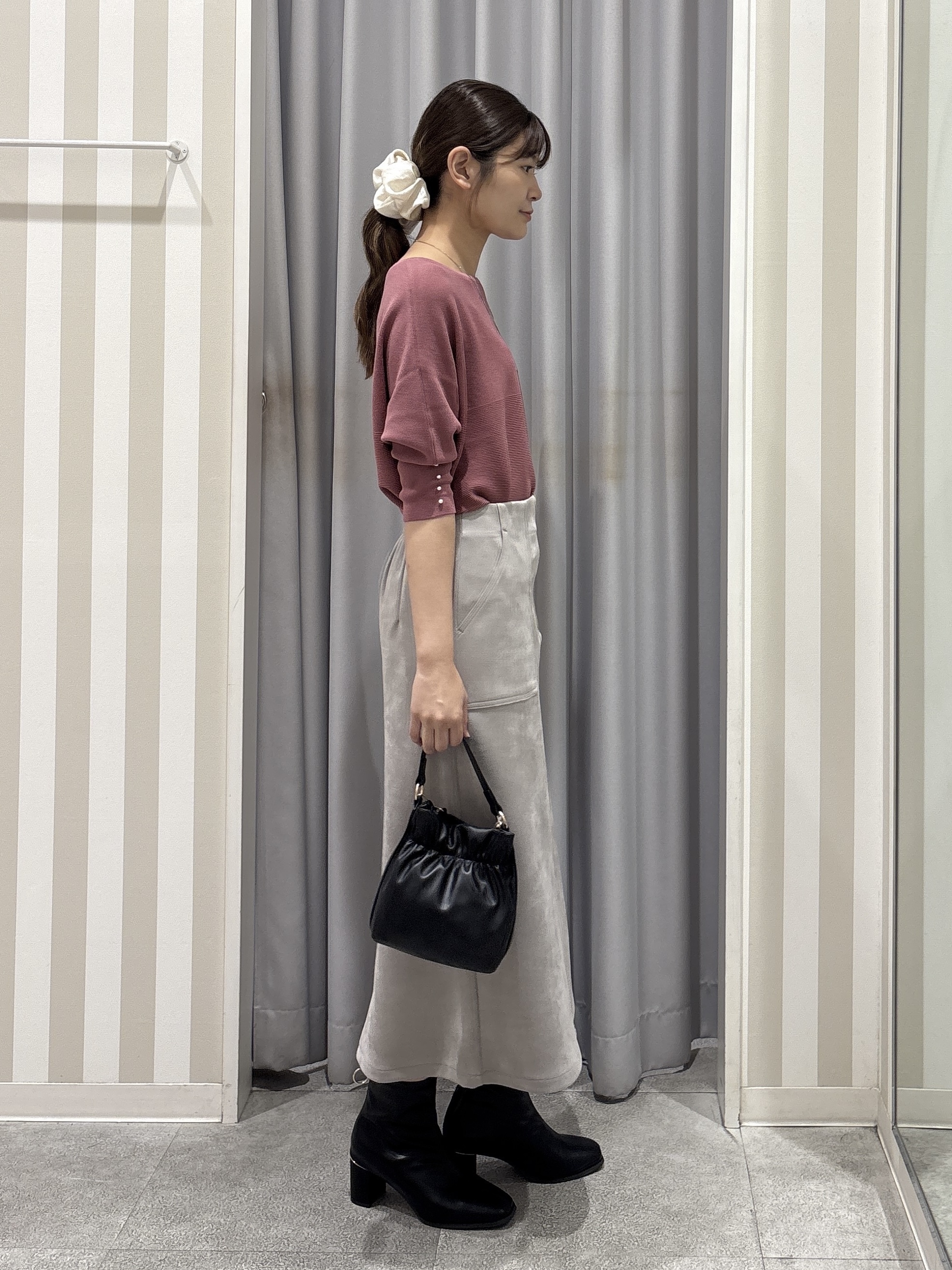 Rikaさんの「SHOO･LA･RUE｜【毛玉になりにくい】パール調ボタンが女性らしさをプラス ガーター切替 7分袖ドルマンニット」を使ったコーディネート