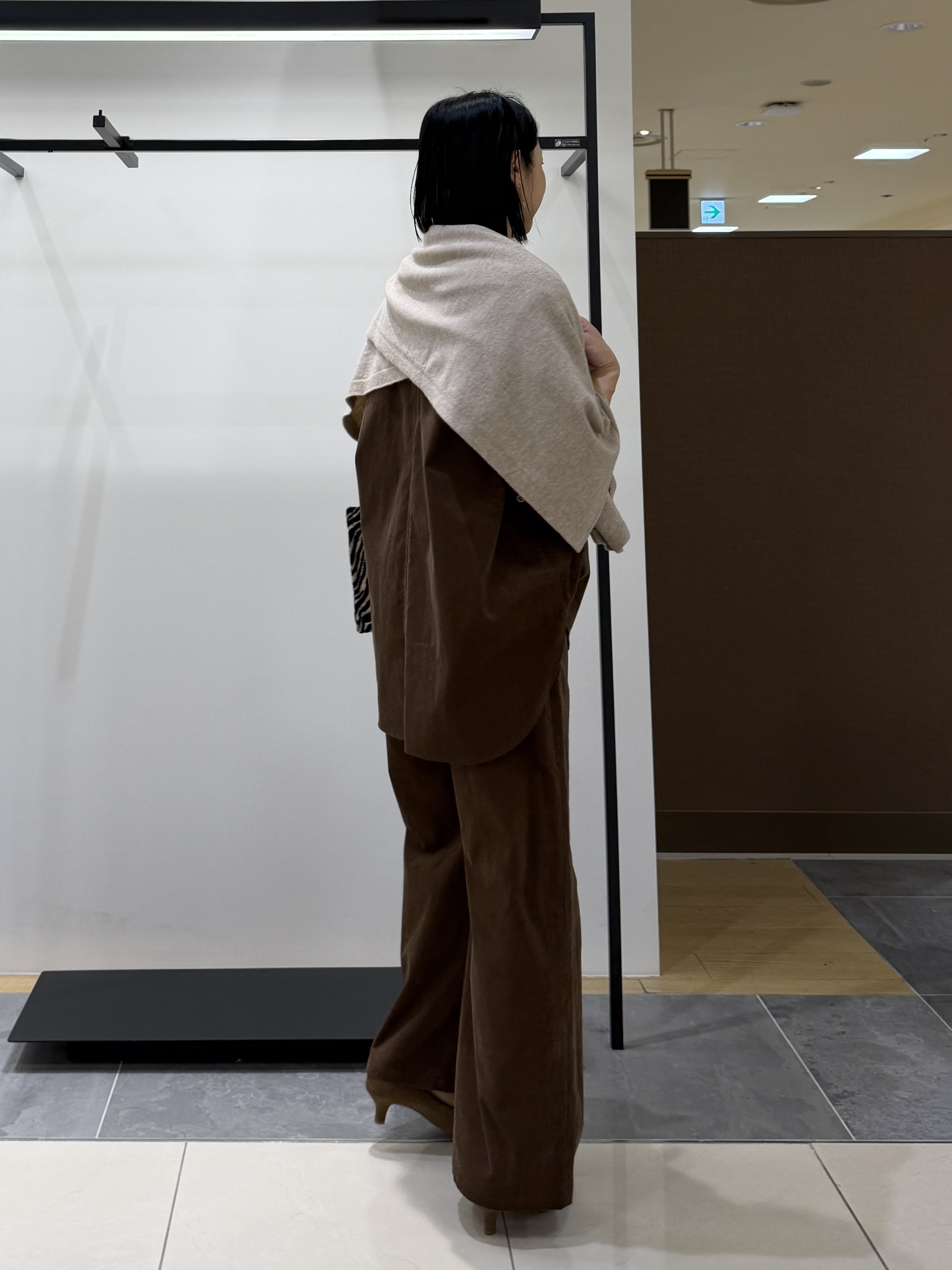 shihoさんの「INDIVI｜【大人コーデュロイ／SETUP可】オーバーサイズシャツ」を使ったコーディネート