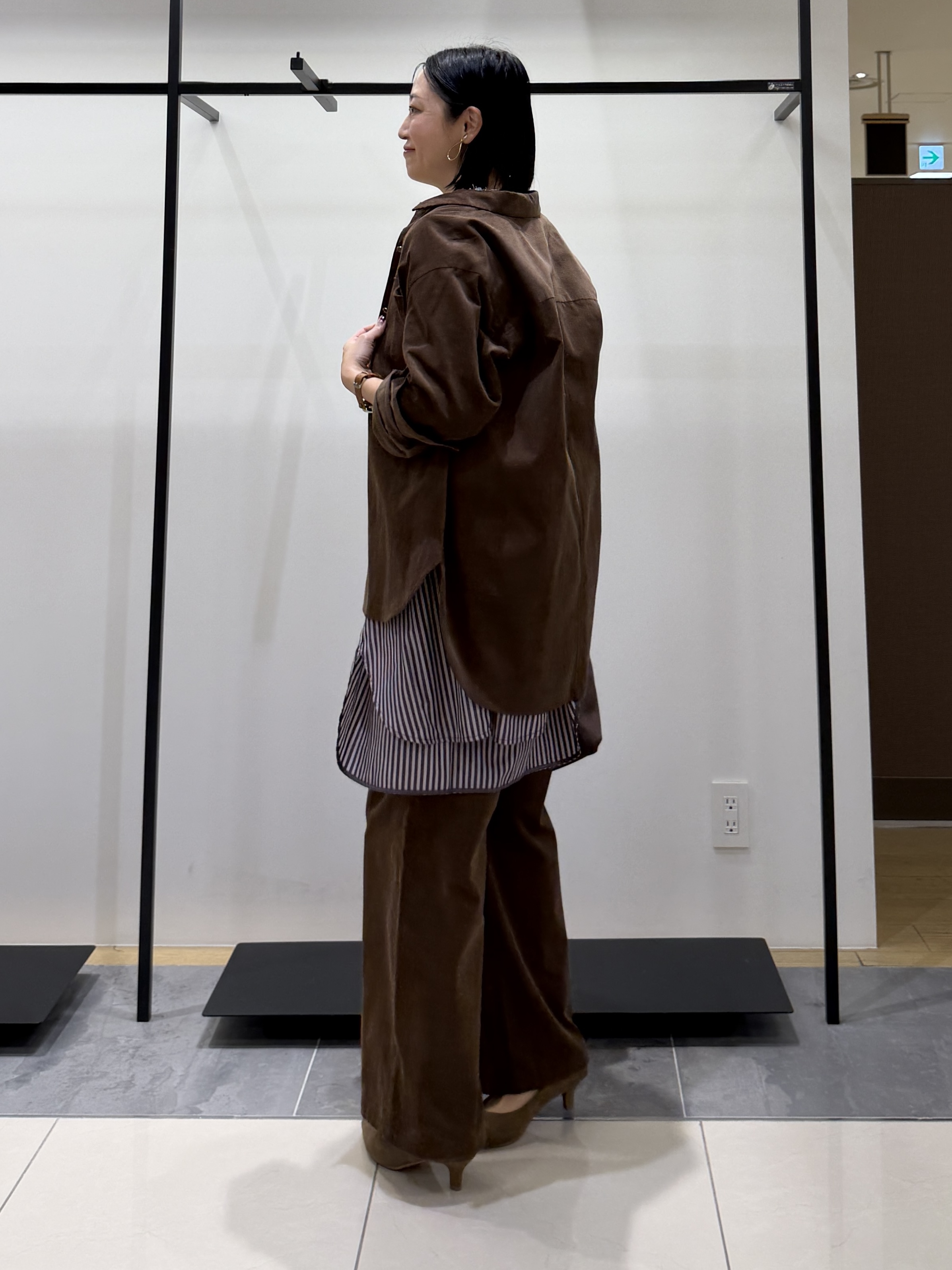 shihoさんの「INDIVI｜【大人コーデュロイ／SETUP可】オーバーサイズシャツ」を使ったコーディネート