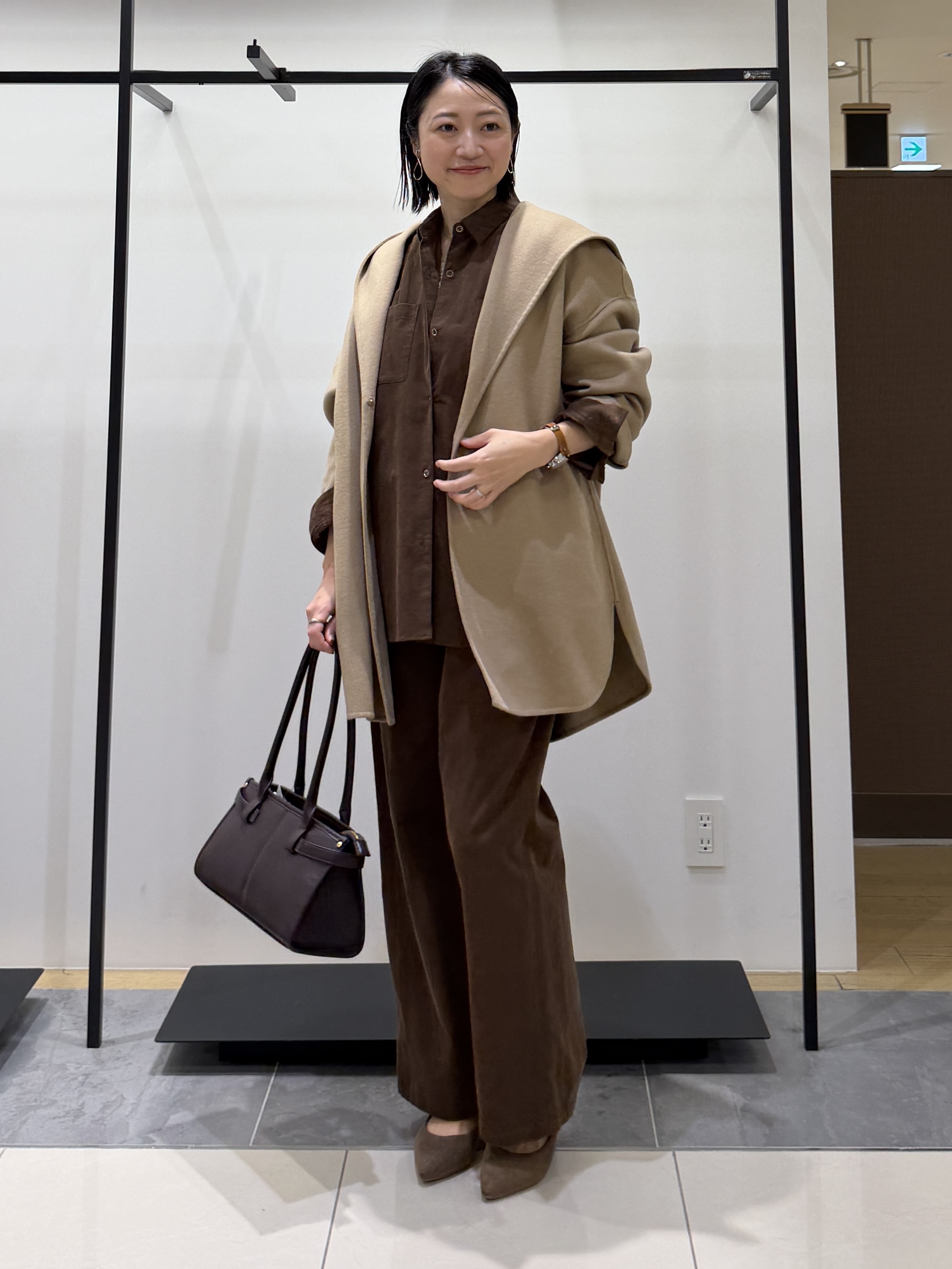 shihoさんの「INDIVI｜【大人コーデュロイ／SETUP可】オーバーサイズシャツ」を使ったコーディネート