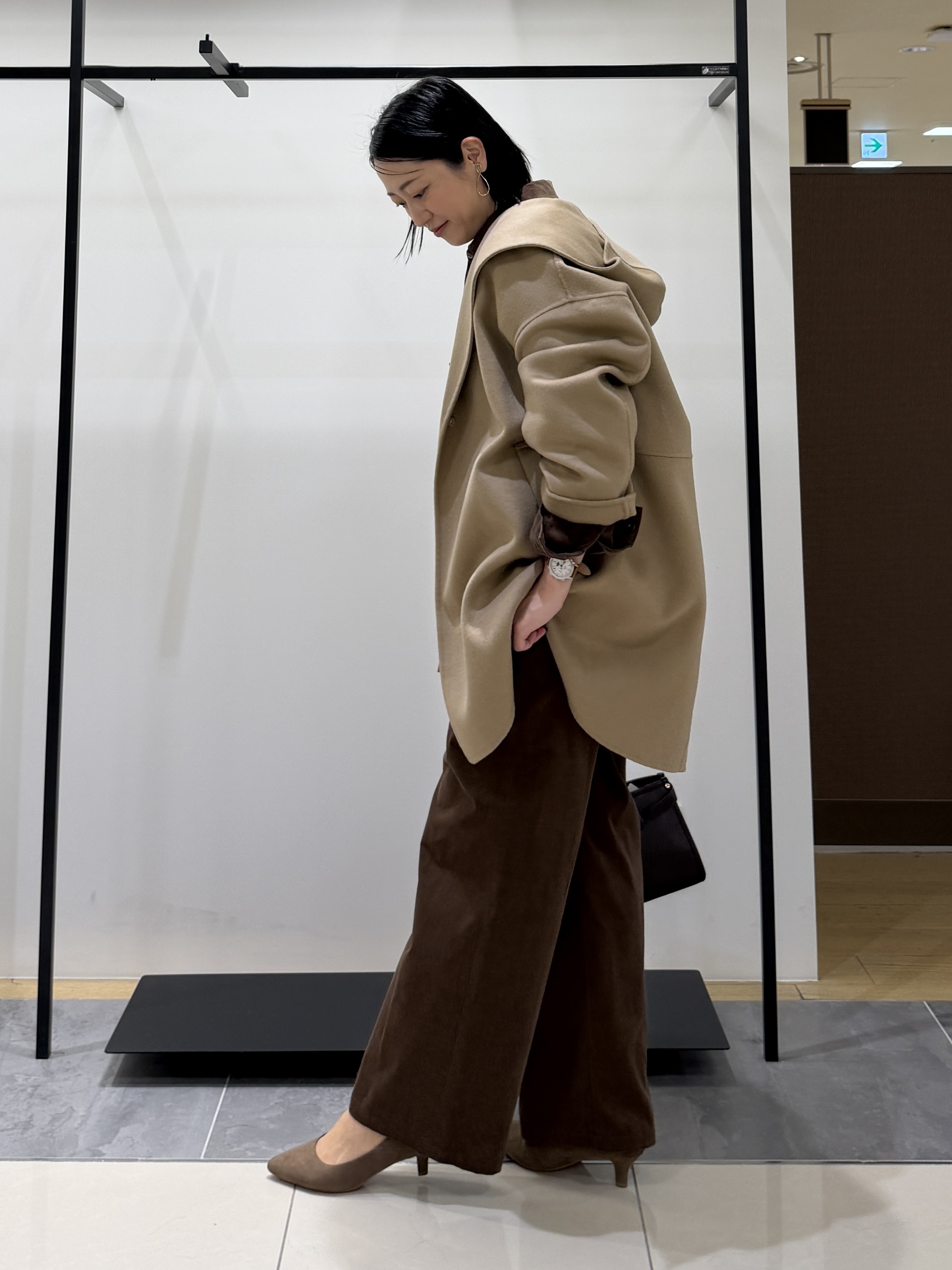 shihoさんの「INDIVI｜【大人コーデュロイ／SETUP可】オーバーサイズシャツ」を使ったコーディネート