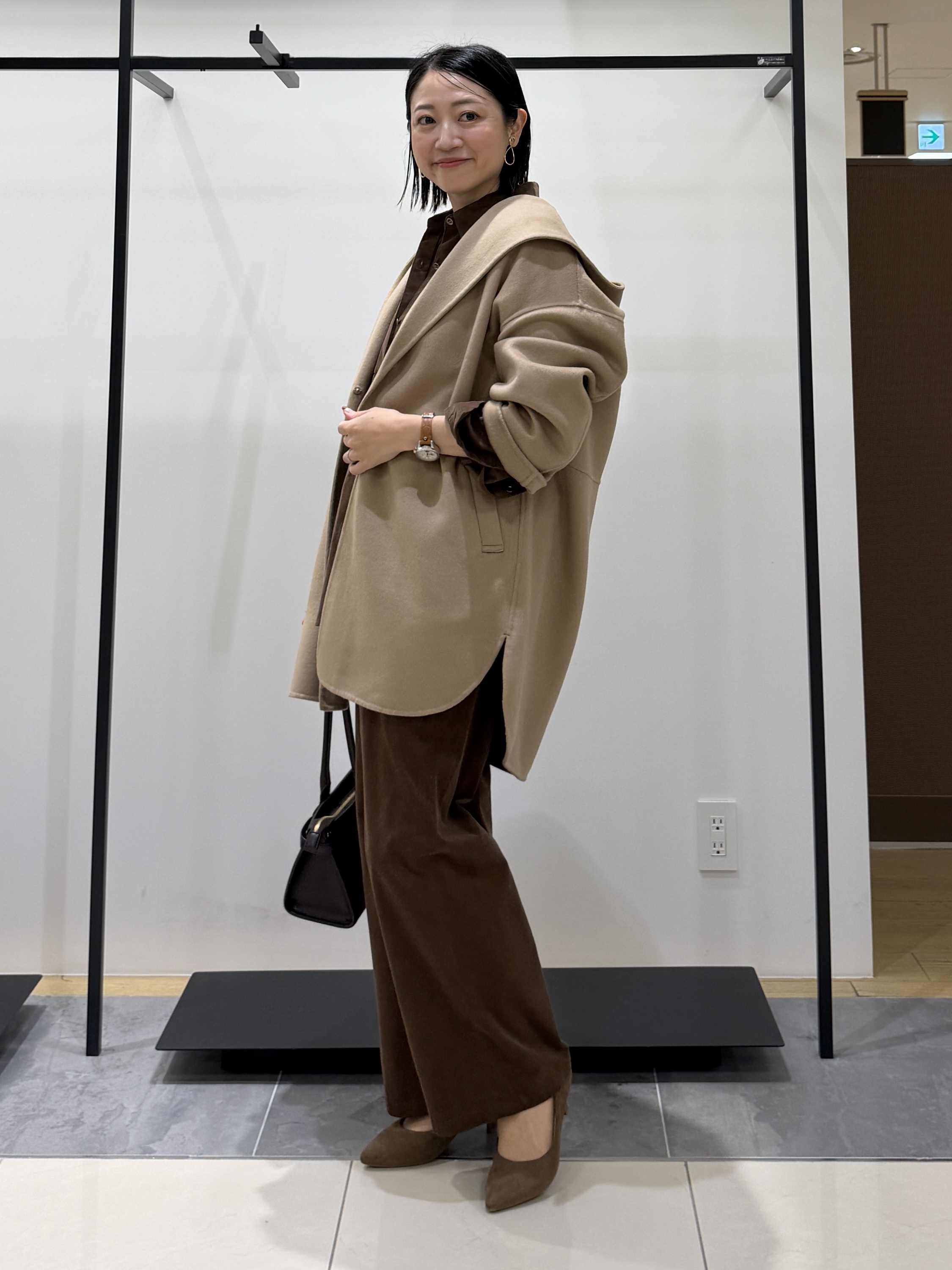 shihoさんの「INDIVI｜【大人コーデュロイ／SETUP可】オーバーサイズシャツ」を使ったコーディネート