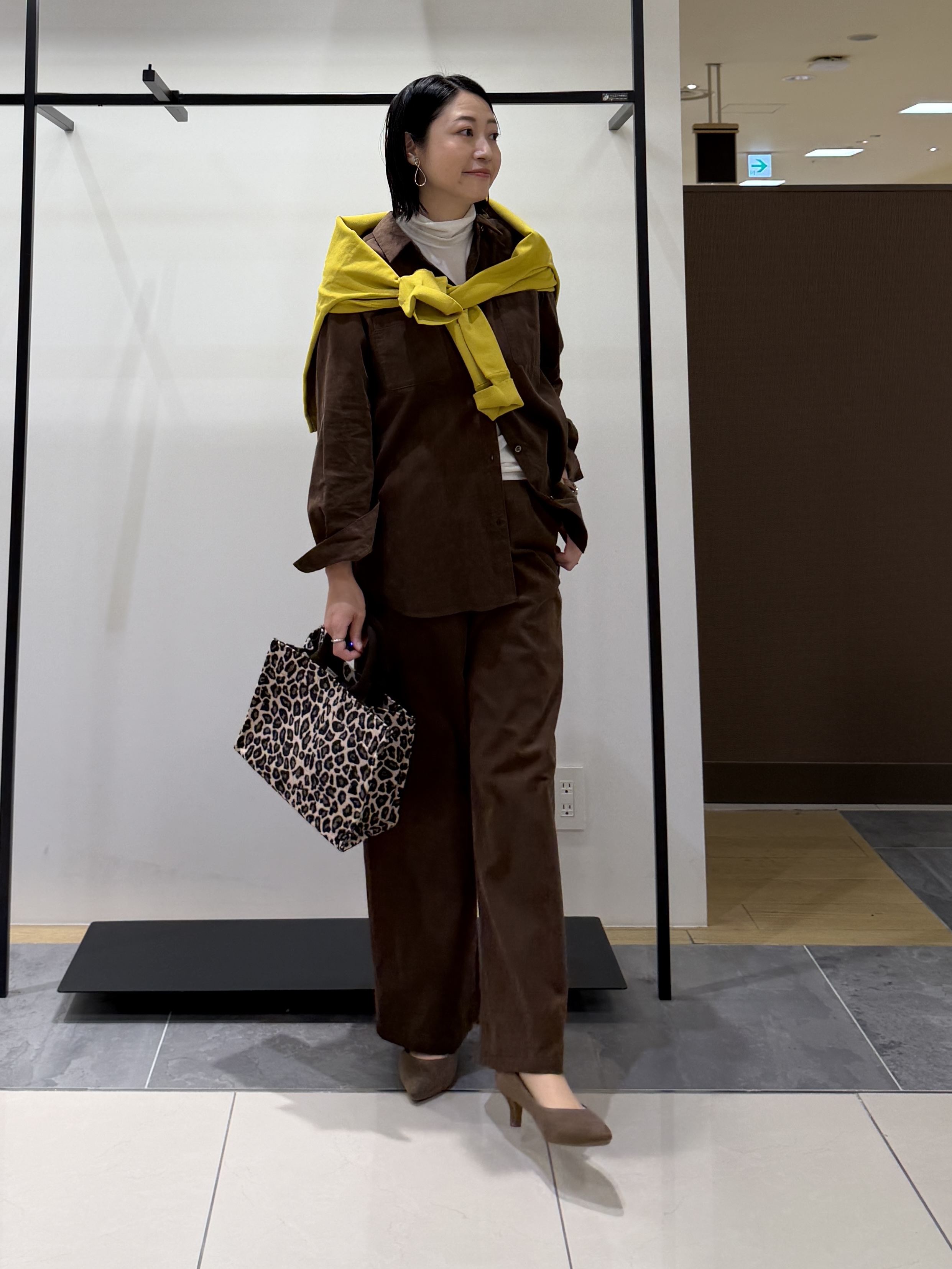 shihoさんの「INDIVI｜【大人コーデュロイ／SETUP可】オーバーサイズシャツ」を使ったコーディネート
