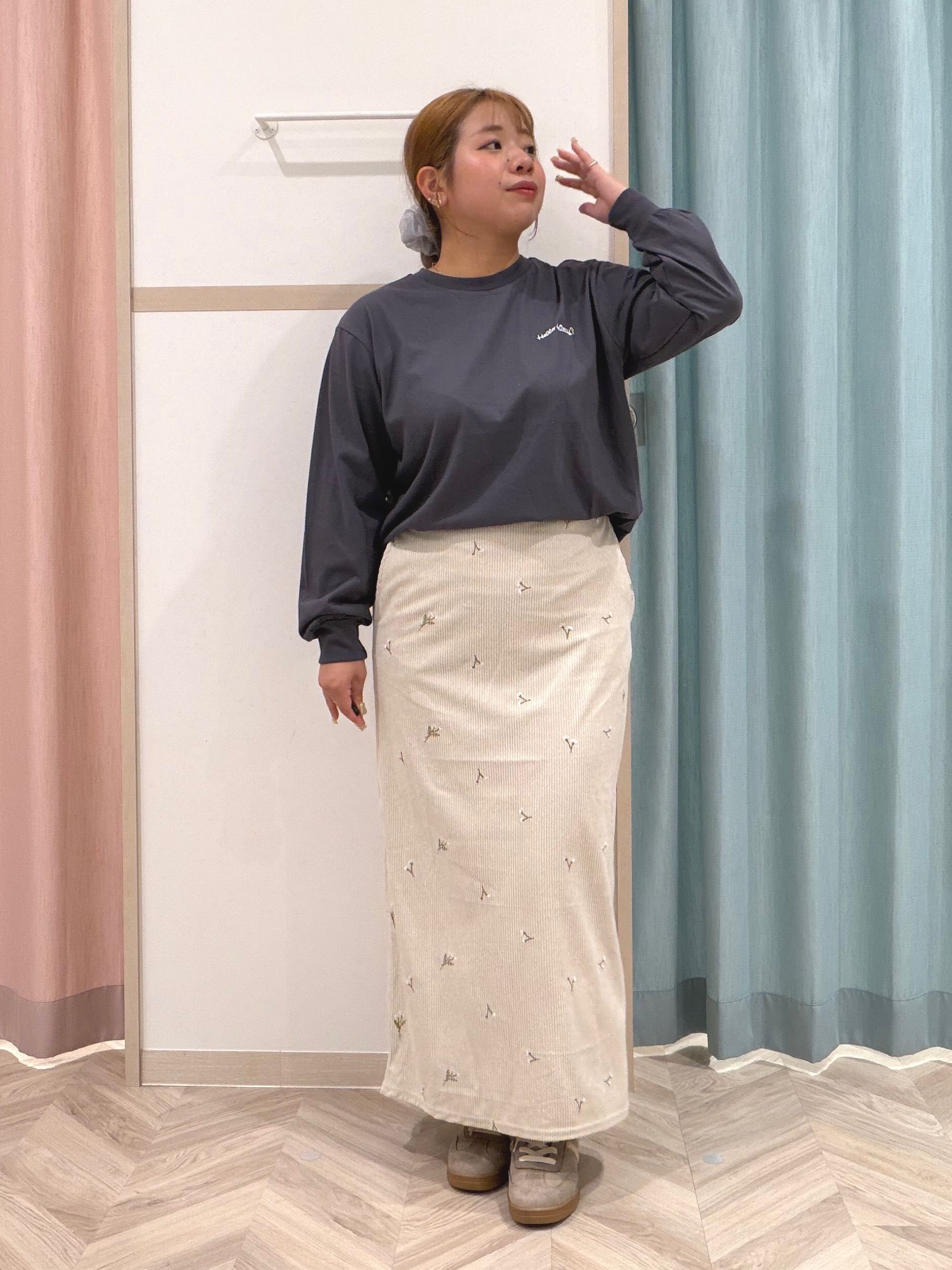 まちゃんなちゃんさんの「SHOO･LA･RUE｜【HELLO KITTYコラボ】刺繍ロンT」を使ったコーディネート