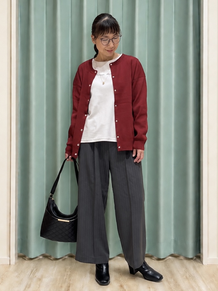 まつみさんの「SHOO･LA･RUE｜【セットアップ可/洗濯機可】軽やかに羽織れる スポンディッシュ ニットカーディガン」を使ったコーディネート