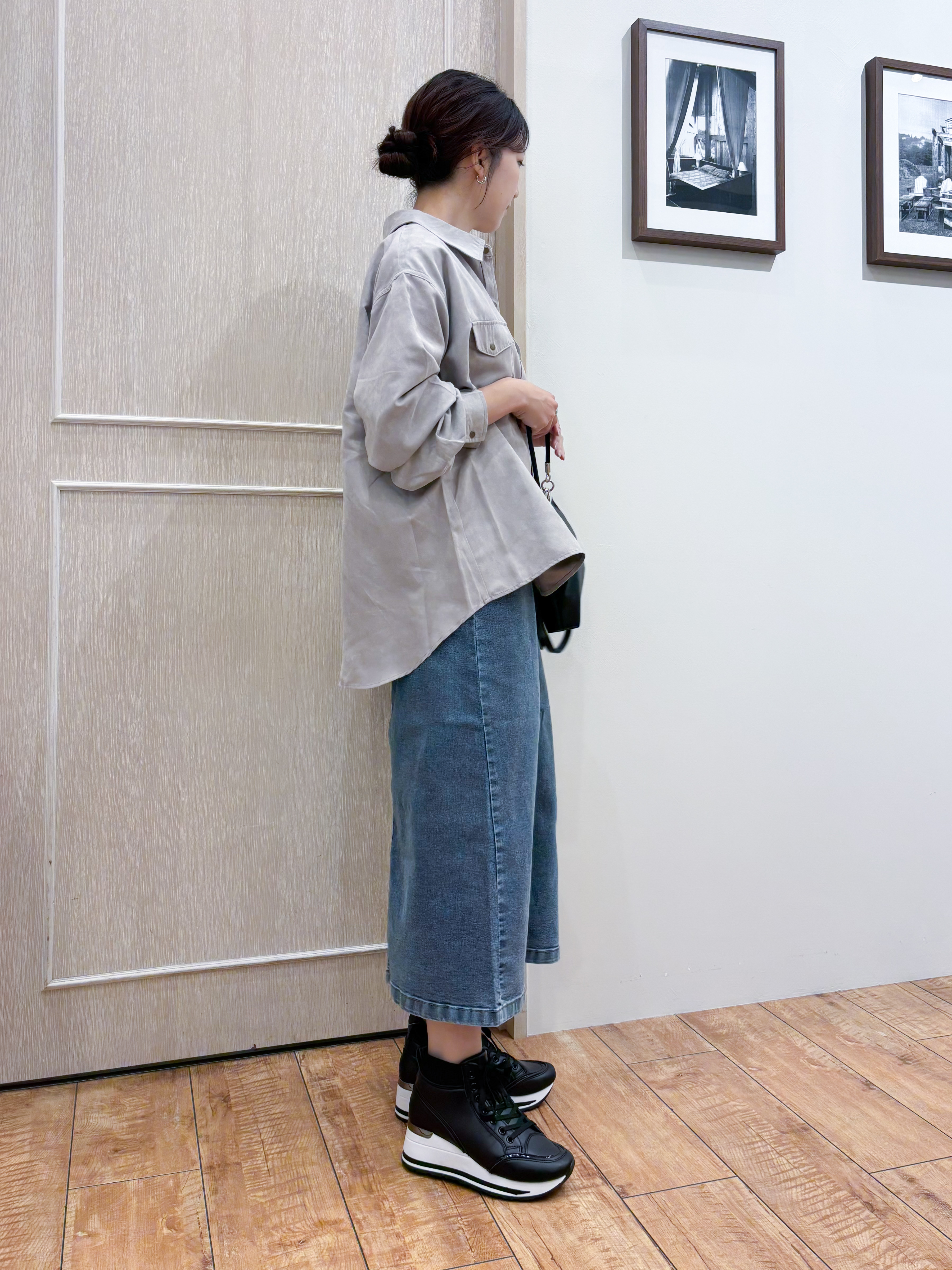 なみさんの「SHOO･LA･RUE｜【S-LL/洗濯機可】なめらかさが心地いい。スエード調ポケットシャツ」を使ったコーディネート