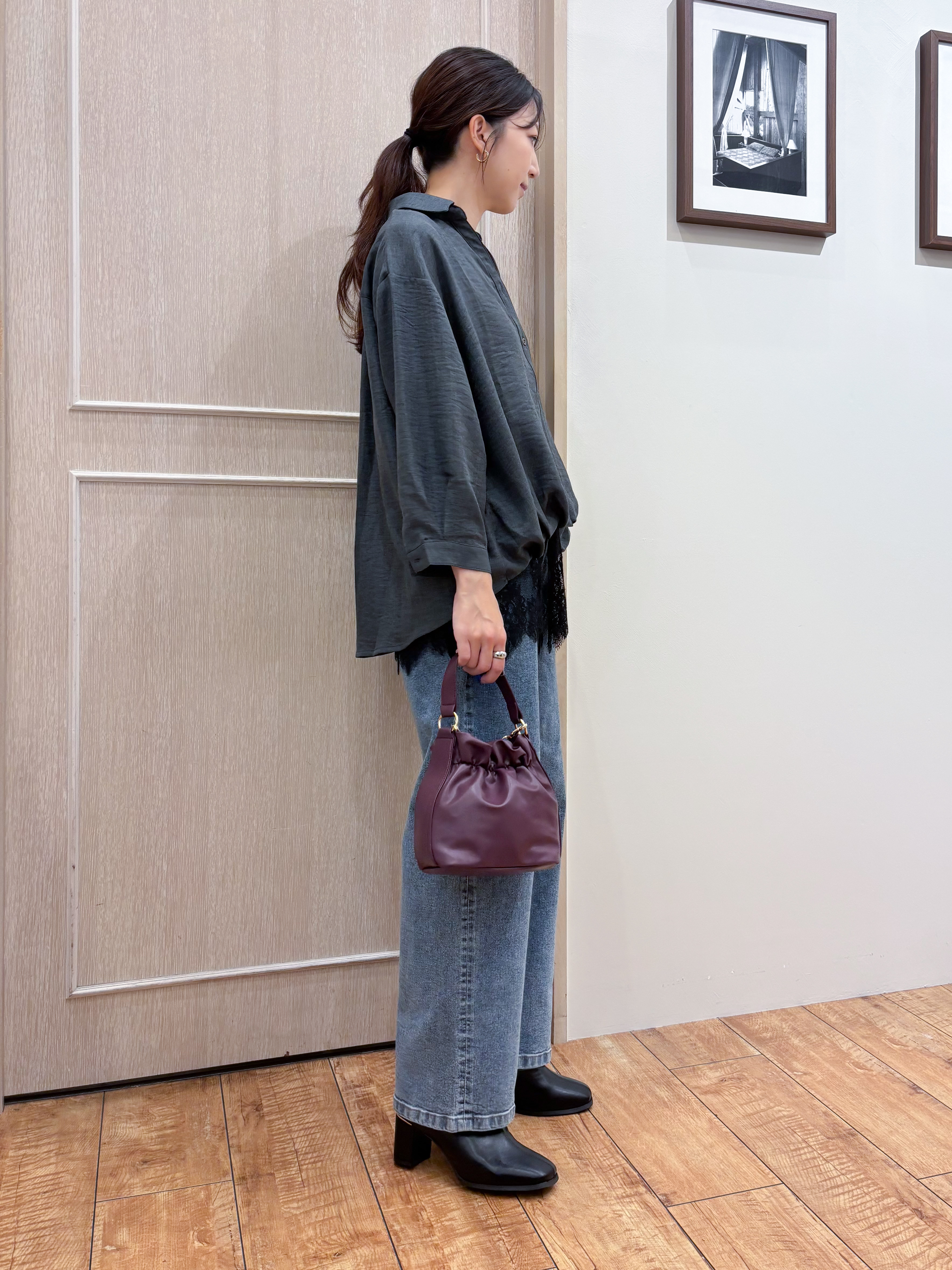 なみさんの「SHOO･LA･RUE｜【洗濯後しわになりにくい/インしてる風】1枚で着映える裾タックシャツ」を使ったコーディネート