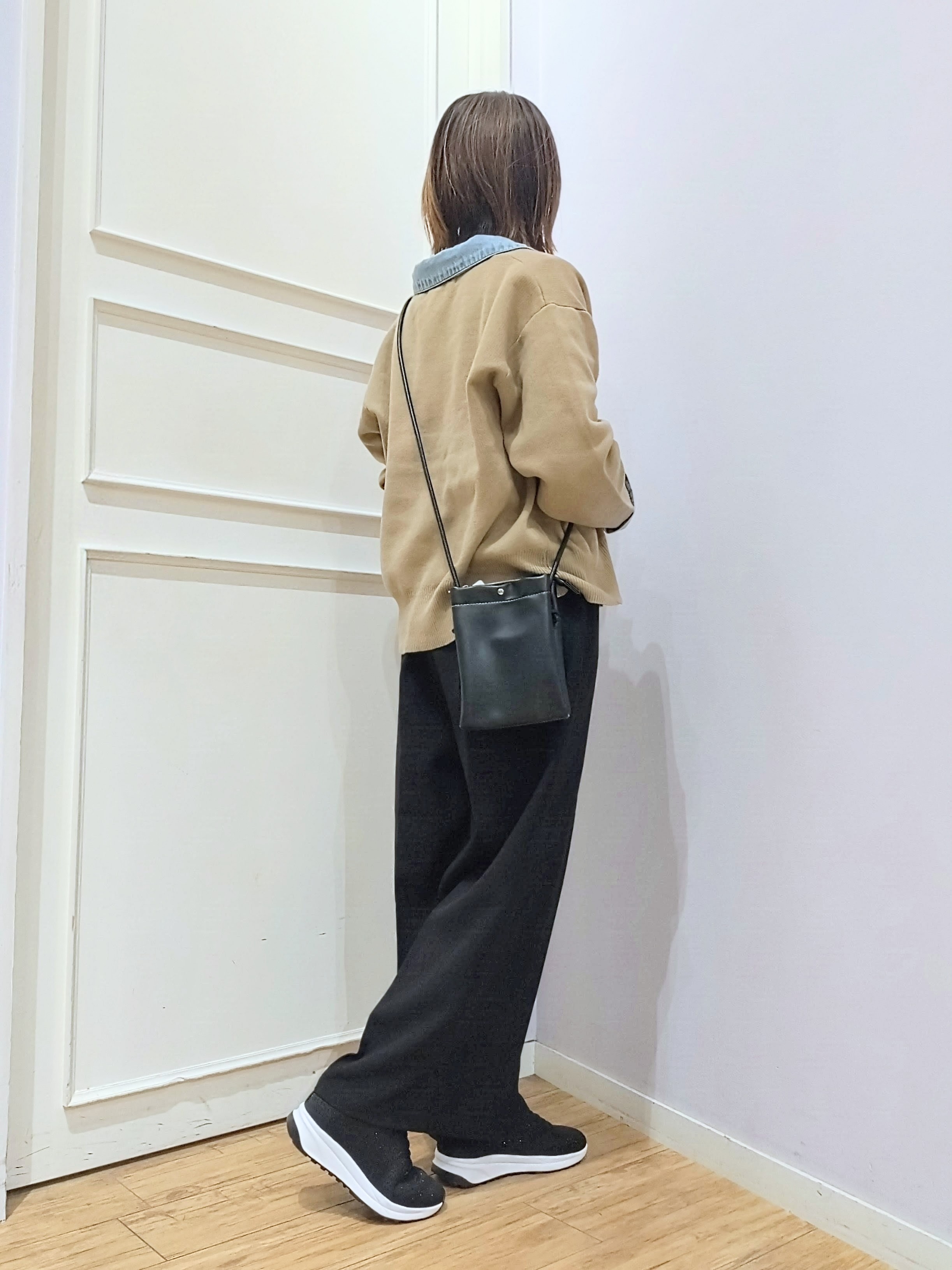 miomioさんの「SHOO･LA･RUE｜【S-LL/洗濯機可】デニム／チェック切替でこなれ見え 金ボタンニットカーディガン」を使ったコーディネート