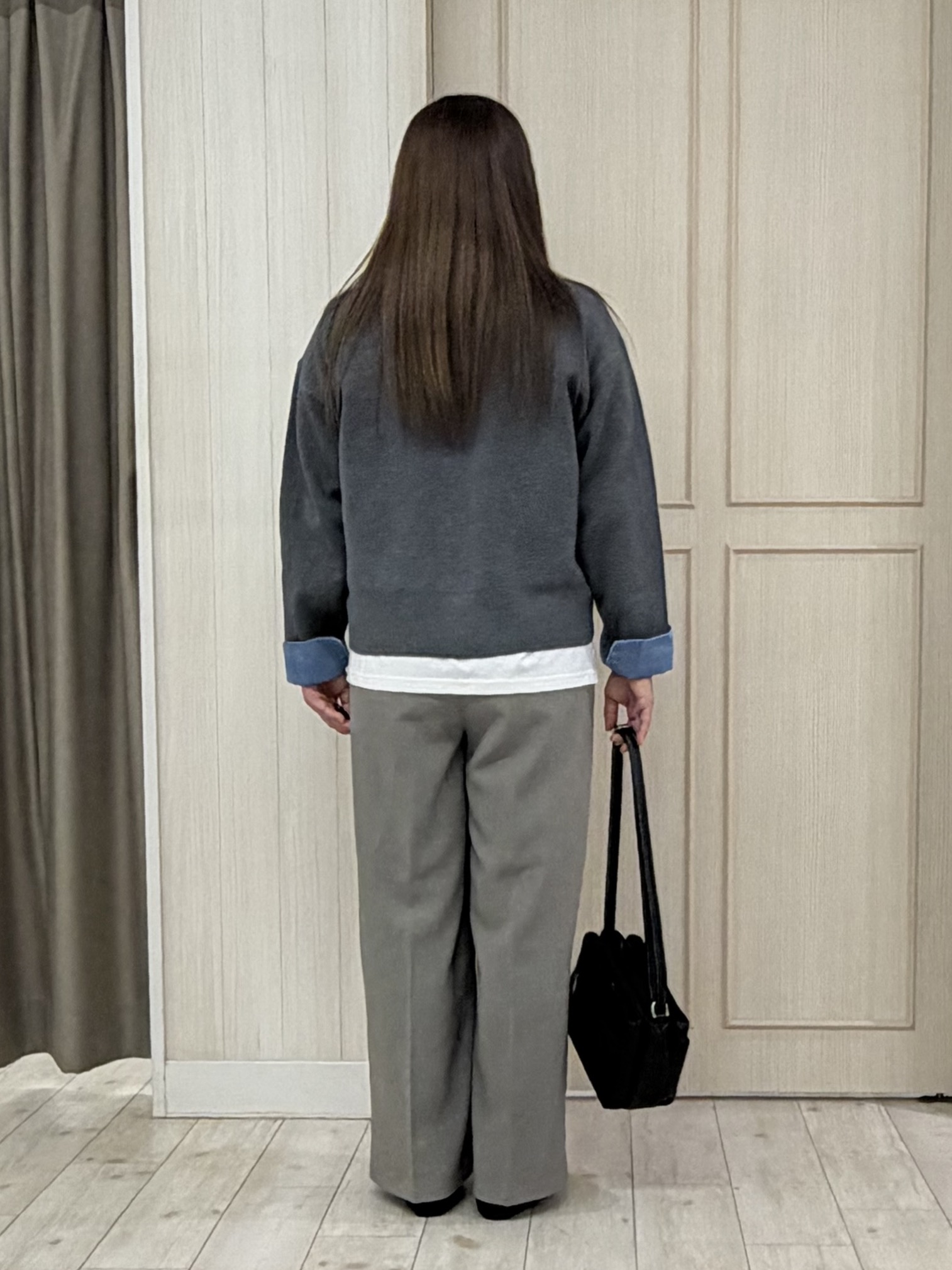 akiさんの「SHOO･LA･RUE｜【S-LL/洗濯機可】デニム／チェック切替でこなれ見え 金ボタンニットカーディガン」を使ったコーディネート