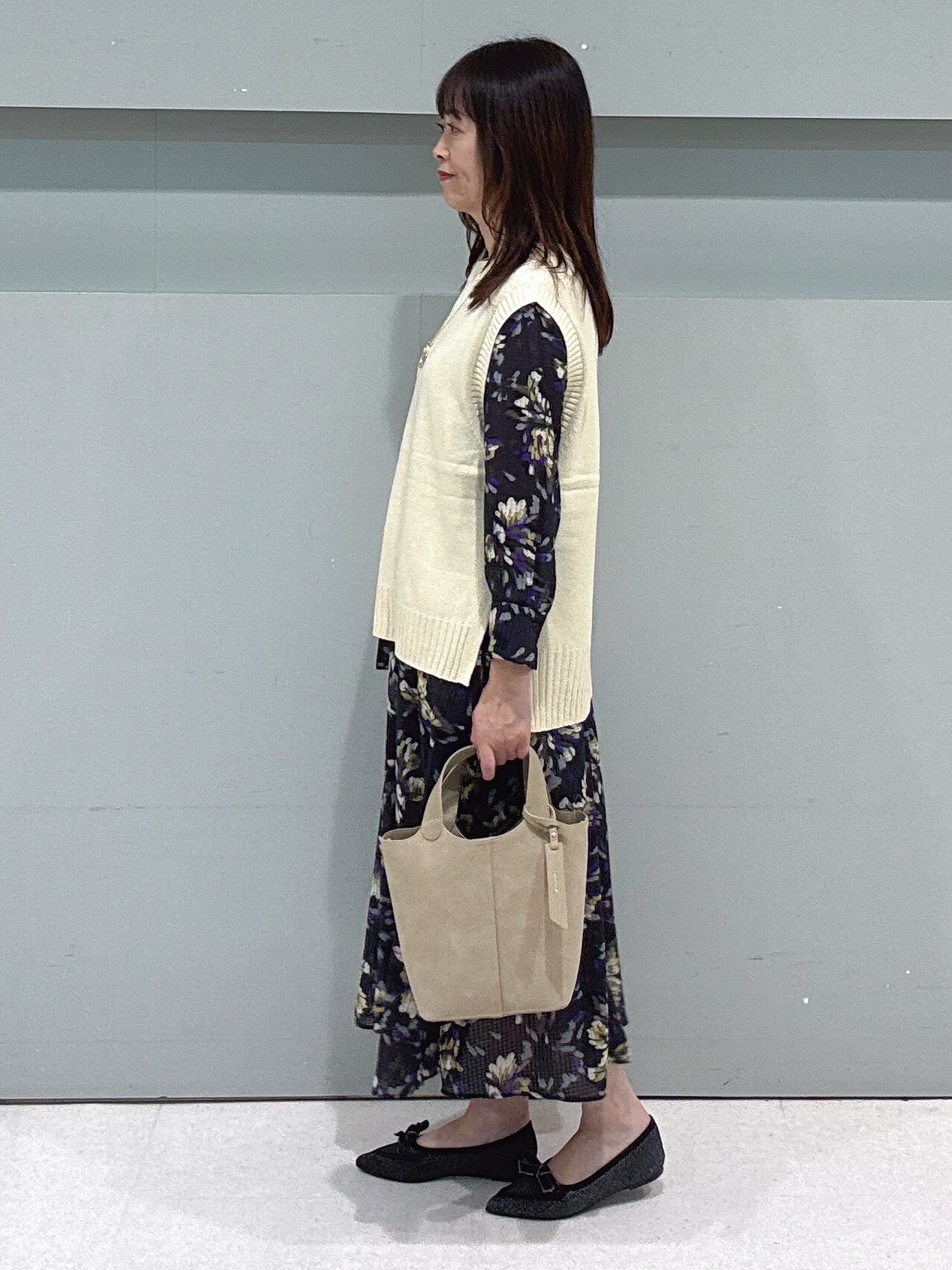 makiさんの「UNTITLED｜【秋映え/花柄】フラワープリントワンピース」を使ったコーディネート