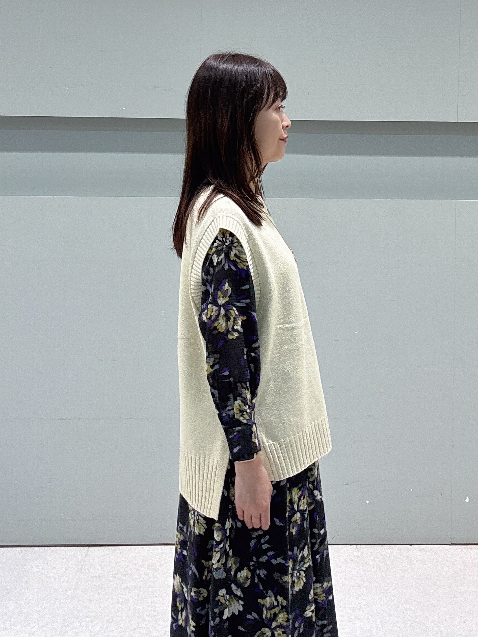 makiさんの「UNTITLED｜【秋映え/花柄】フラワープリントワンピース」を使ったコーディネート