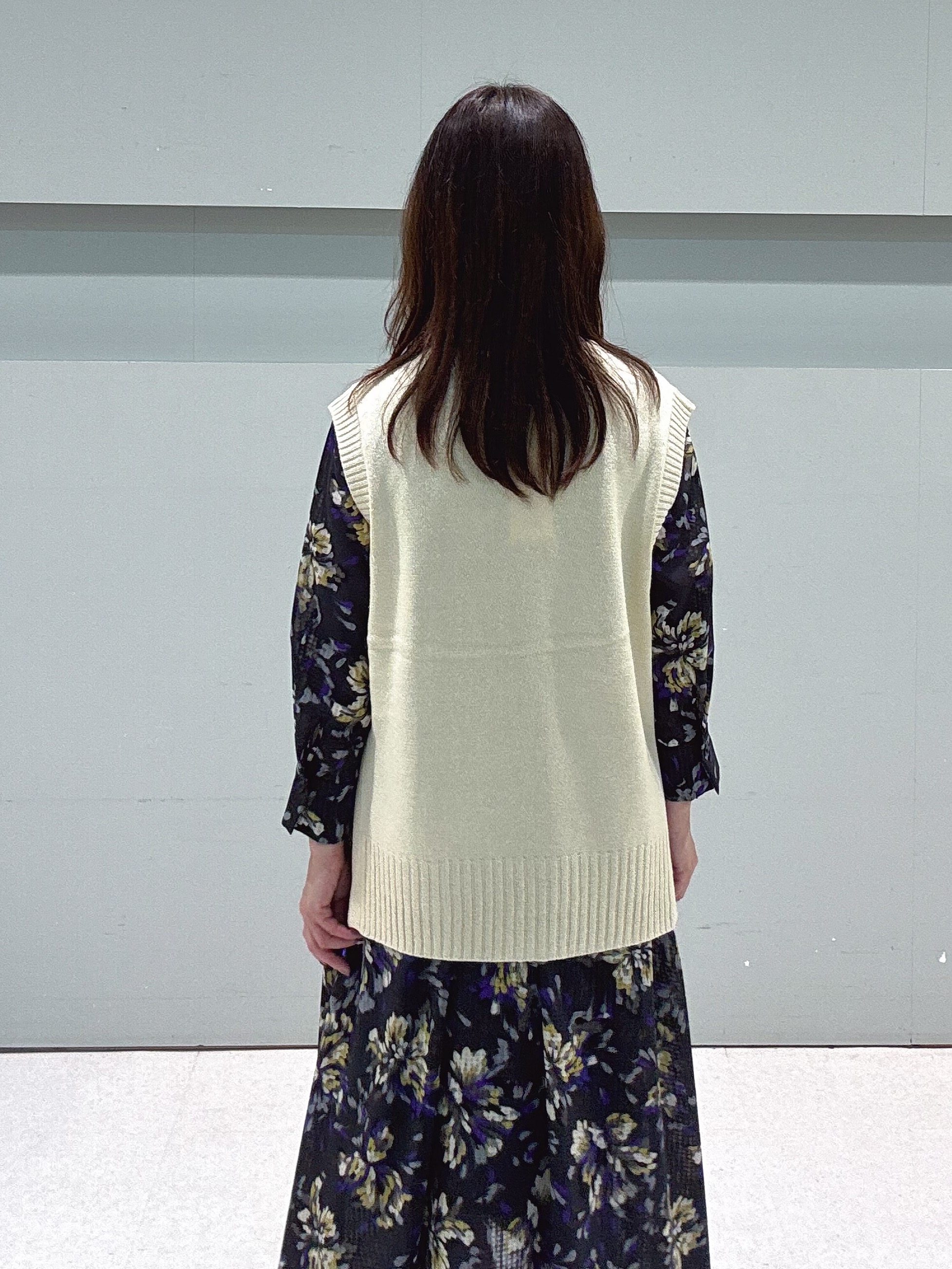 makiさんの「UNTITLED｜【秋映え/花柄】フラワープリントワンピース」を使ったコーディネート