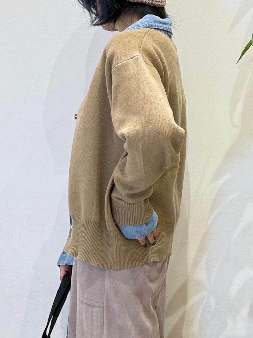 misakiさんの「SHOO･LA･RUE｜【S-LL/洗濯機可】デニム／チェック切替でこなれ見え 金ボタンニットカーディガン」を使ったコーディネート