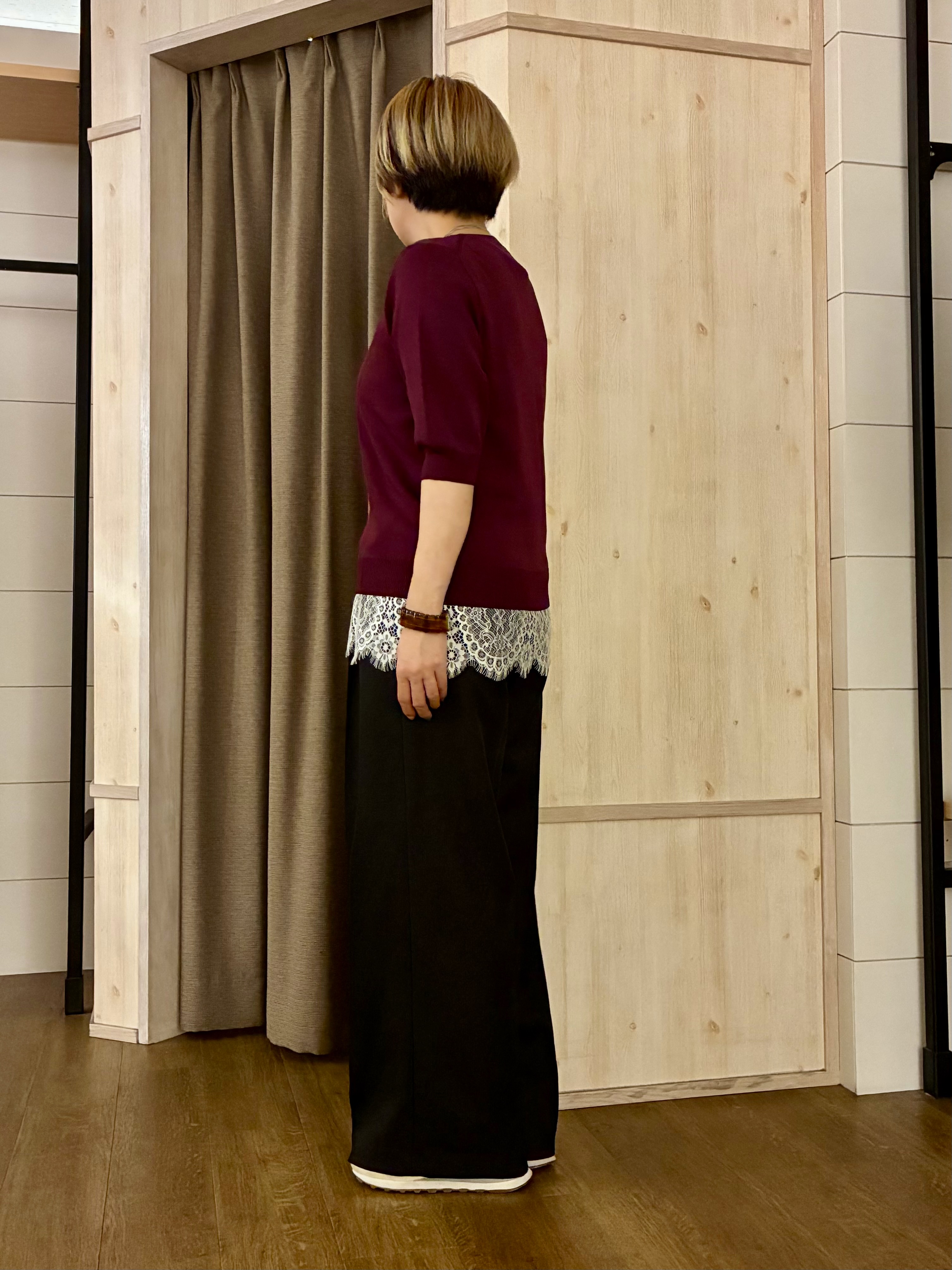 aiさんの「THE SHOP TK｜【秋始めにちょうどいい/毛玉防止】すっきりVネック秋色6分袖ニット」を使ったコーディネート