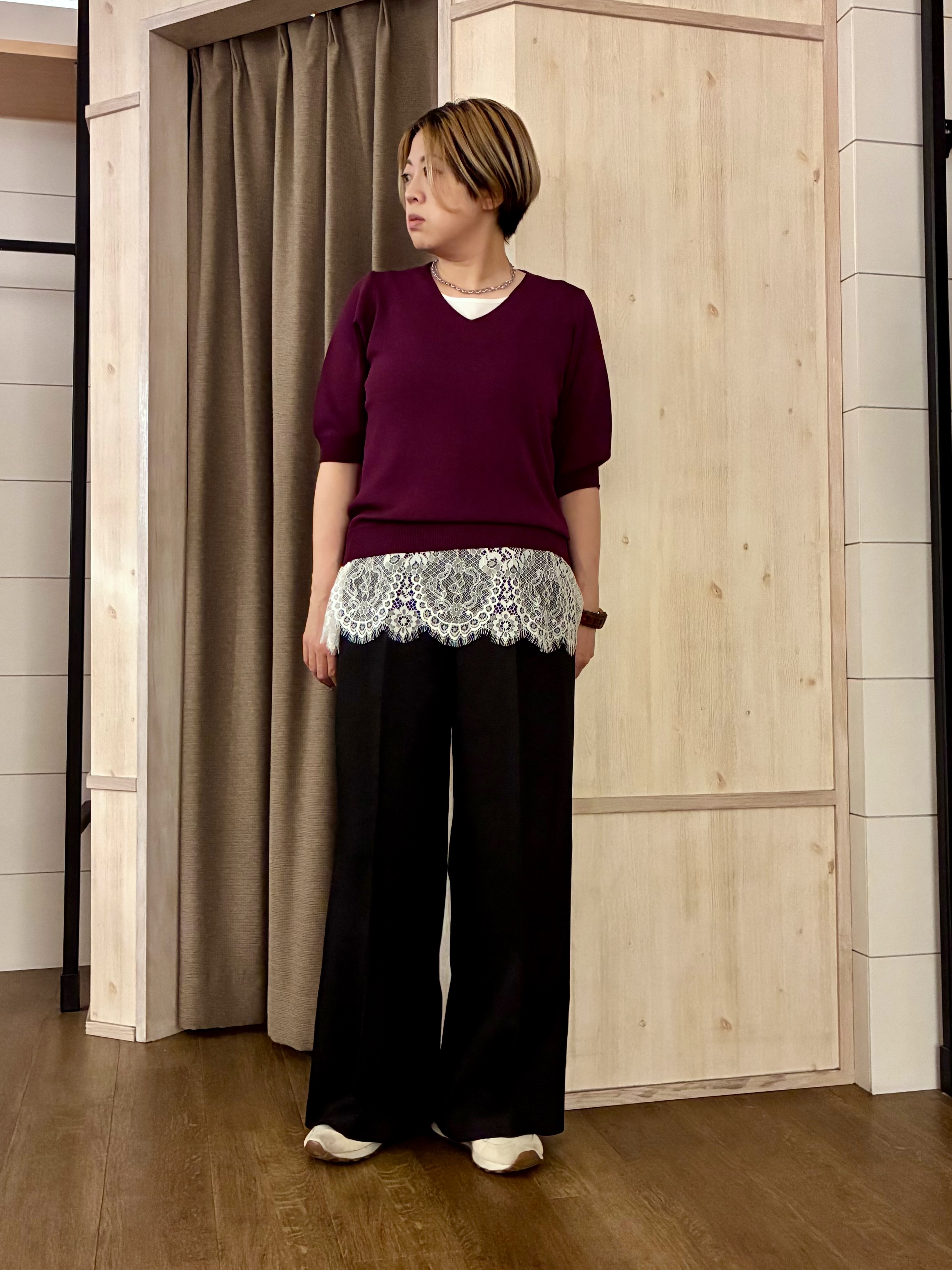 aiさんの「THE SHOP TK｜【秋始めにちょうどいい/毛玉防止】すっきりVネック秋色6分袖ニット」を使ったコーディネート