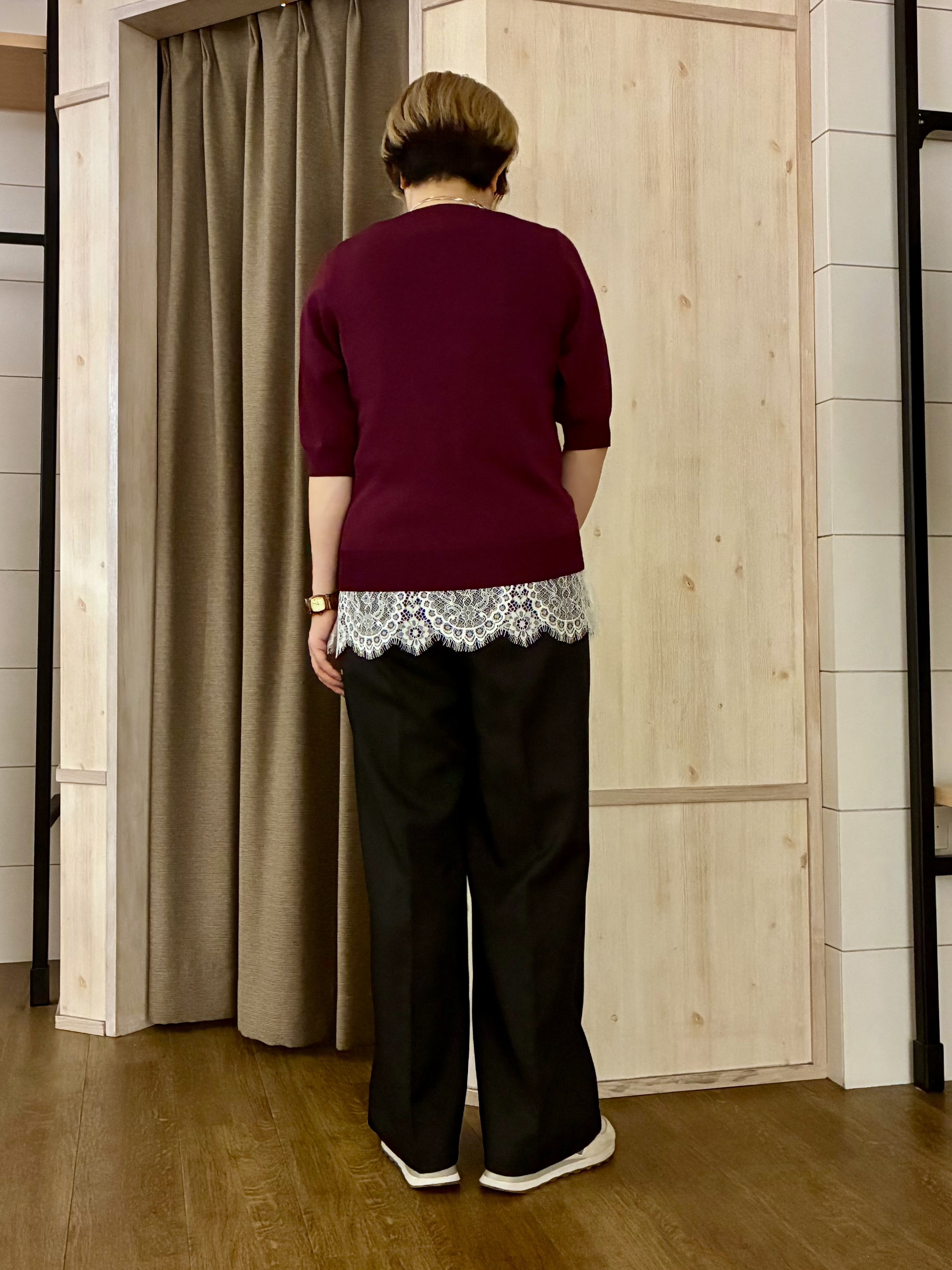 aiさんの「THE SHOP TK｜【秋始めにちょうどいい/毛玉防止】すっきりVネック秋色6分袖ニット」を使ったコーディネート