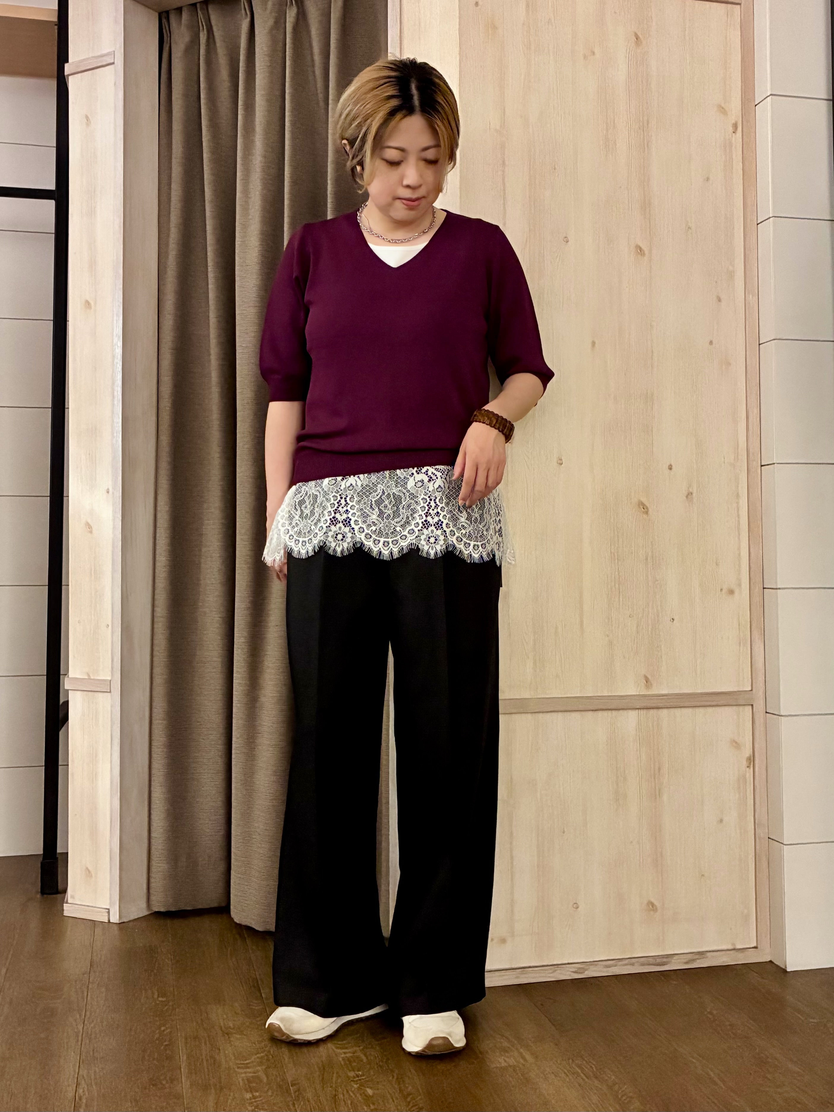 aiさんの「THE SHOP TK｜【秋始めにちょうどいい/毛玉防止】すっきりVネック秋色6分袖ニット」を使ったコーディネート