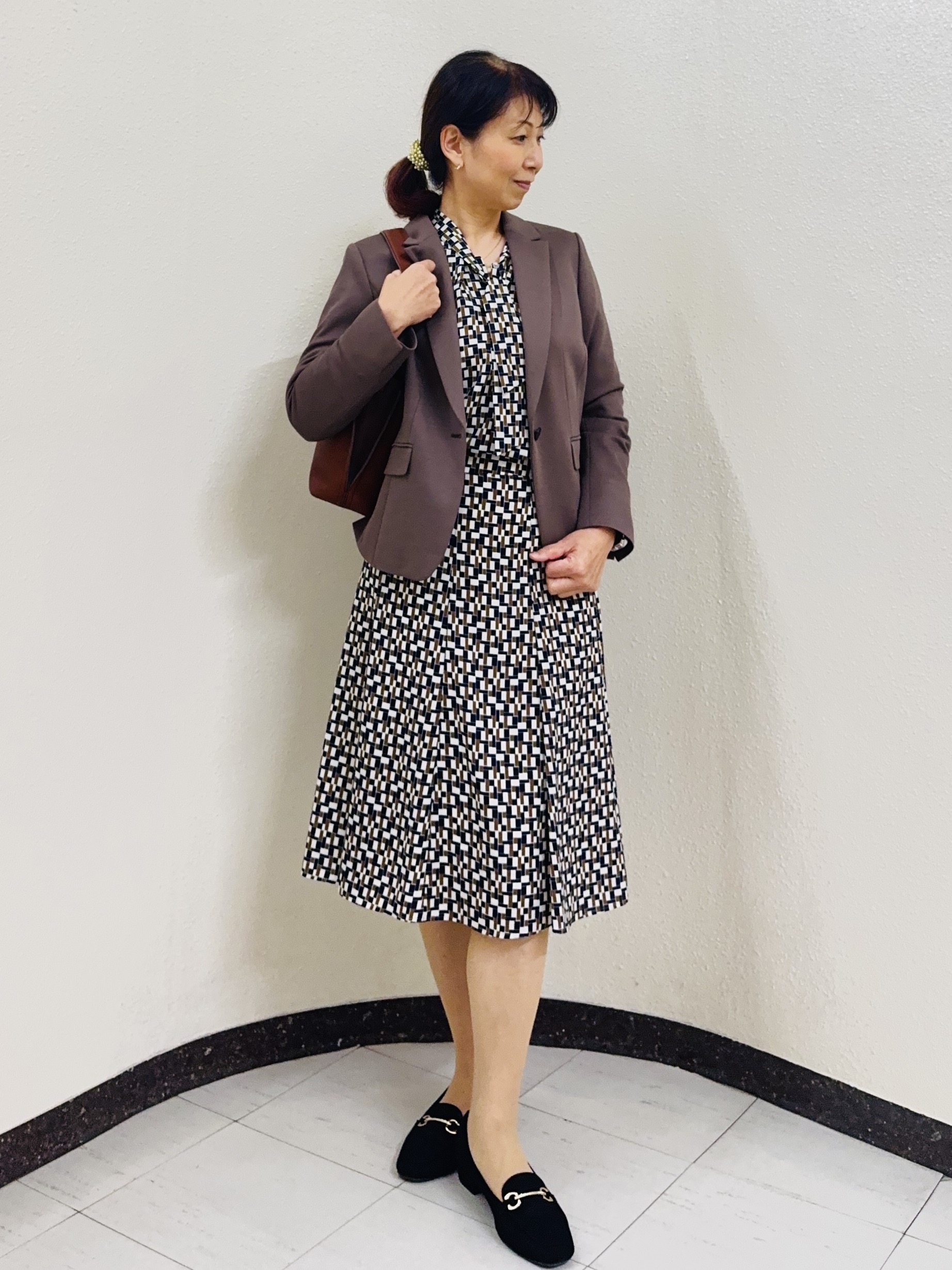⭐︎Eimi⭐︎さんの「Reflect｜【SS-4Lサイズ／セットアップ】幾何柄プリント ボウタイデザインブラウス」を使ったコーディネート