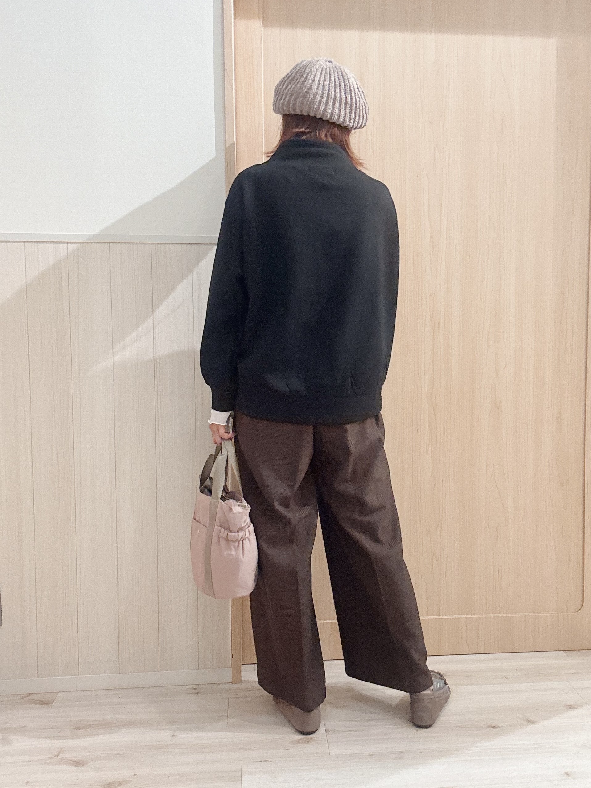 モカさんの「SHOO･LA･RUE｜【S-LL/体型カバー】もちさらなめらかタッチ 抜き襟風トップス」を使ったコーディネート