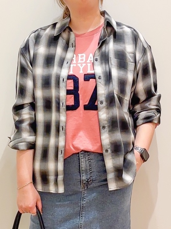 naoさんの「SHOO･LA･RUE｜【洗濯後しわになりにくい/S-LL】気分で選ぶ 大人のデイリー使いに ベーシックシャツ」を使ったコーディネート