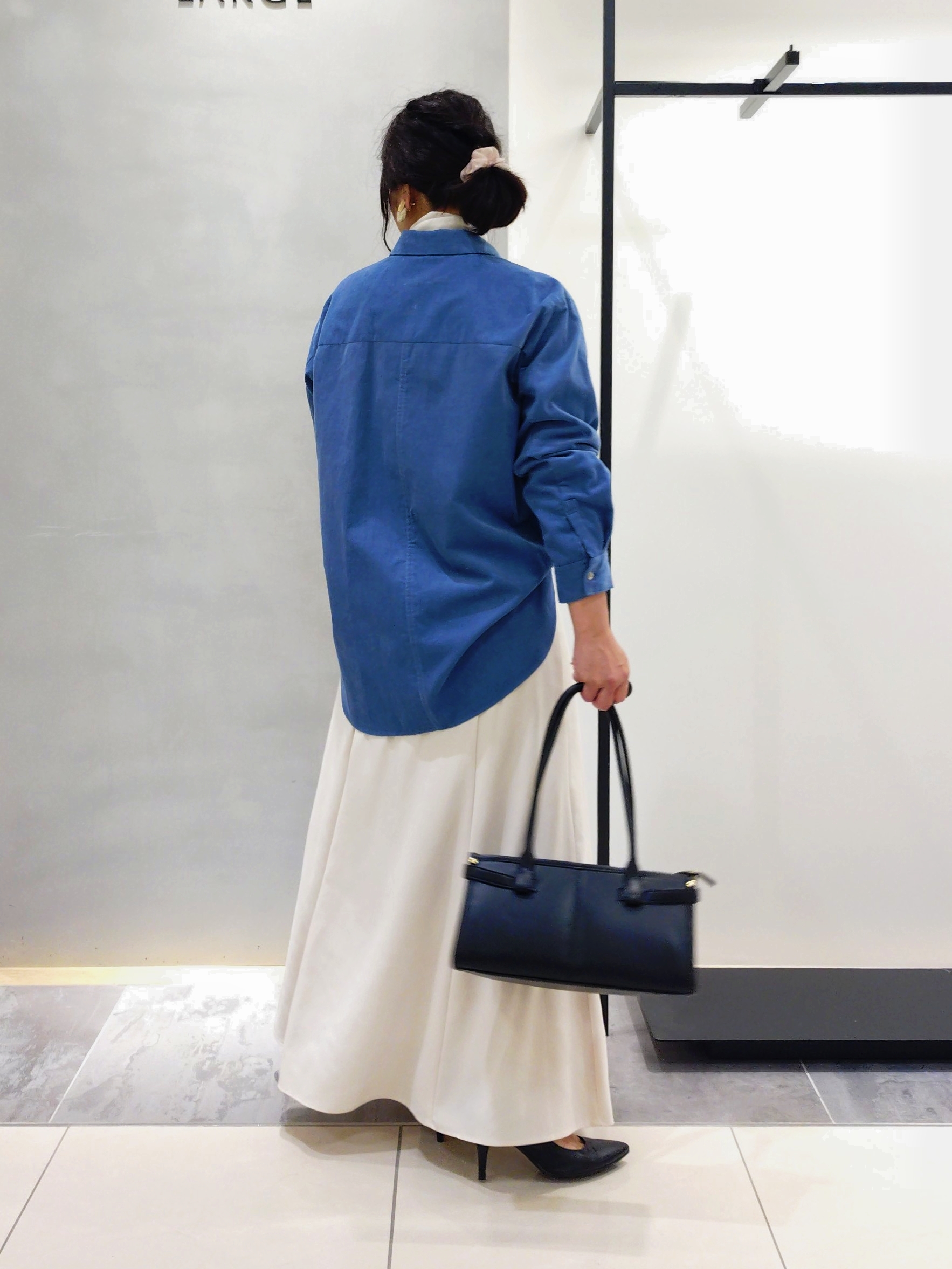 TOMOMIさんの「INDIVI｜【収納力◎／トレンド】スクエアトートバッグ」を使ったコーディネート