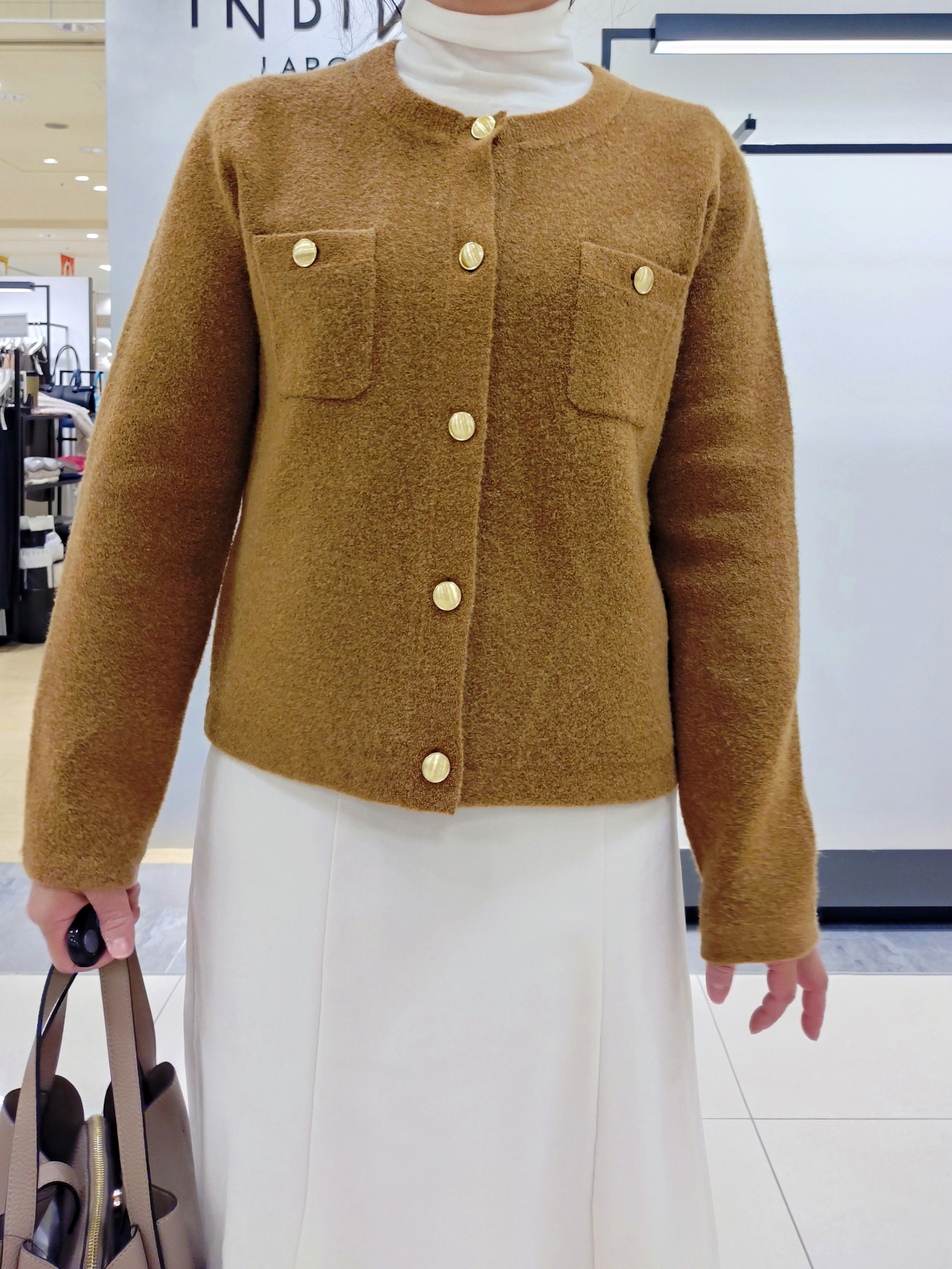 TOMOMIさんの「INDIVI｜【軽やか】ブークレニットジャケット」を使ったコーディネート