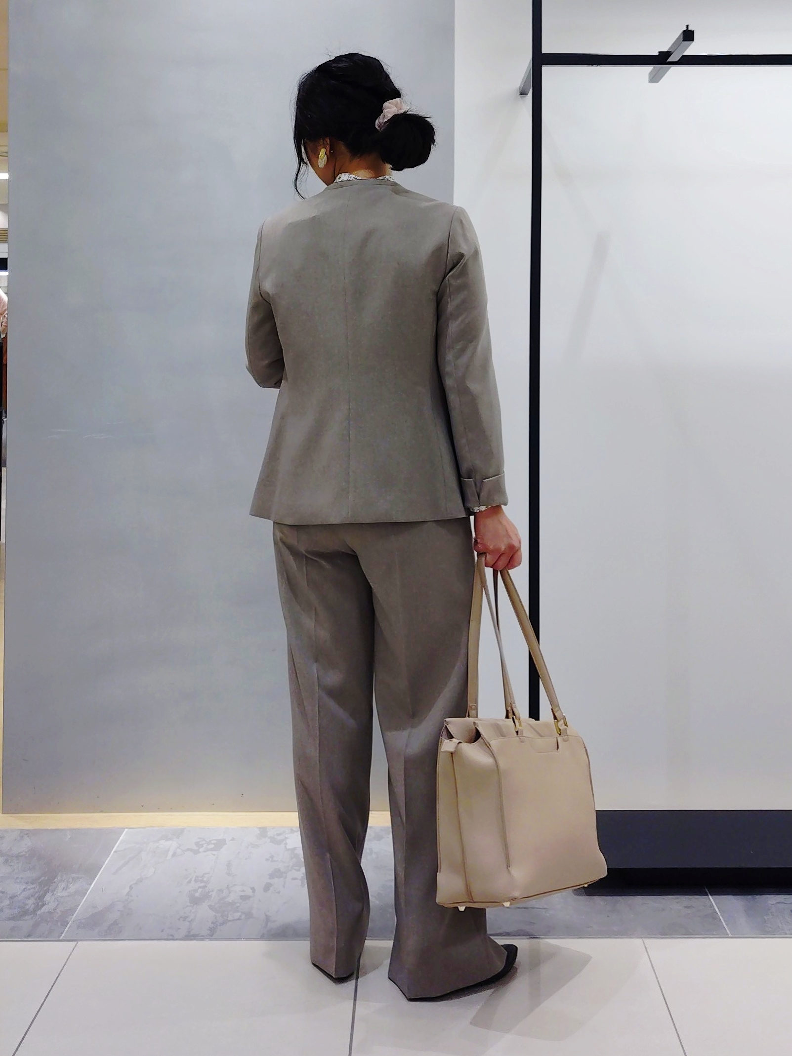 TOMOMIさんの「INDIVI｜【洗える／通勤／スーツ】メランジストレッチ ノーカラージャケット」を使ったコーディネート