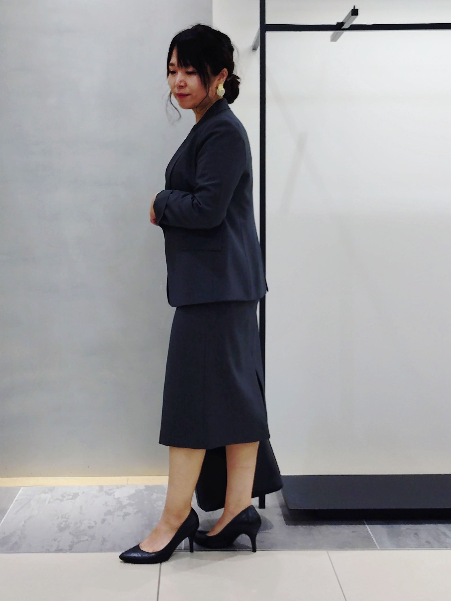 TOMOMIさんの「INDIVI｜【通勤にオススメ／幾何学柄】ジョーゼットタックブラウス」を使ったコーディネート