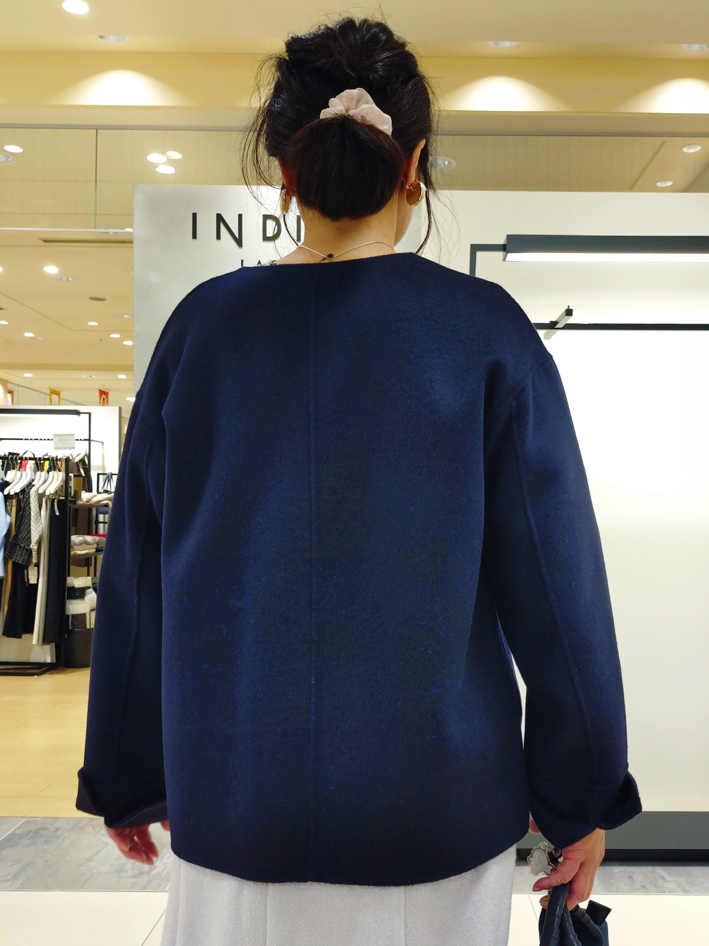 TOMOMIさんの「INDIVI｜【華やか／1枚でサマになる】上品ツイードブラウス」を使ったコーディネート