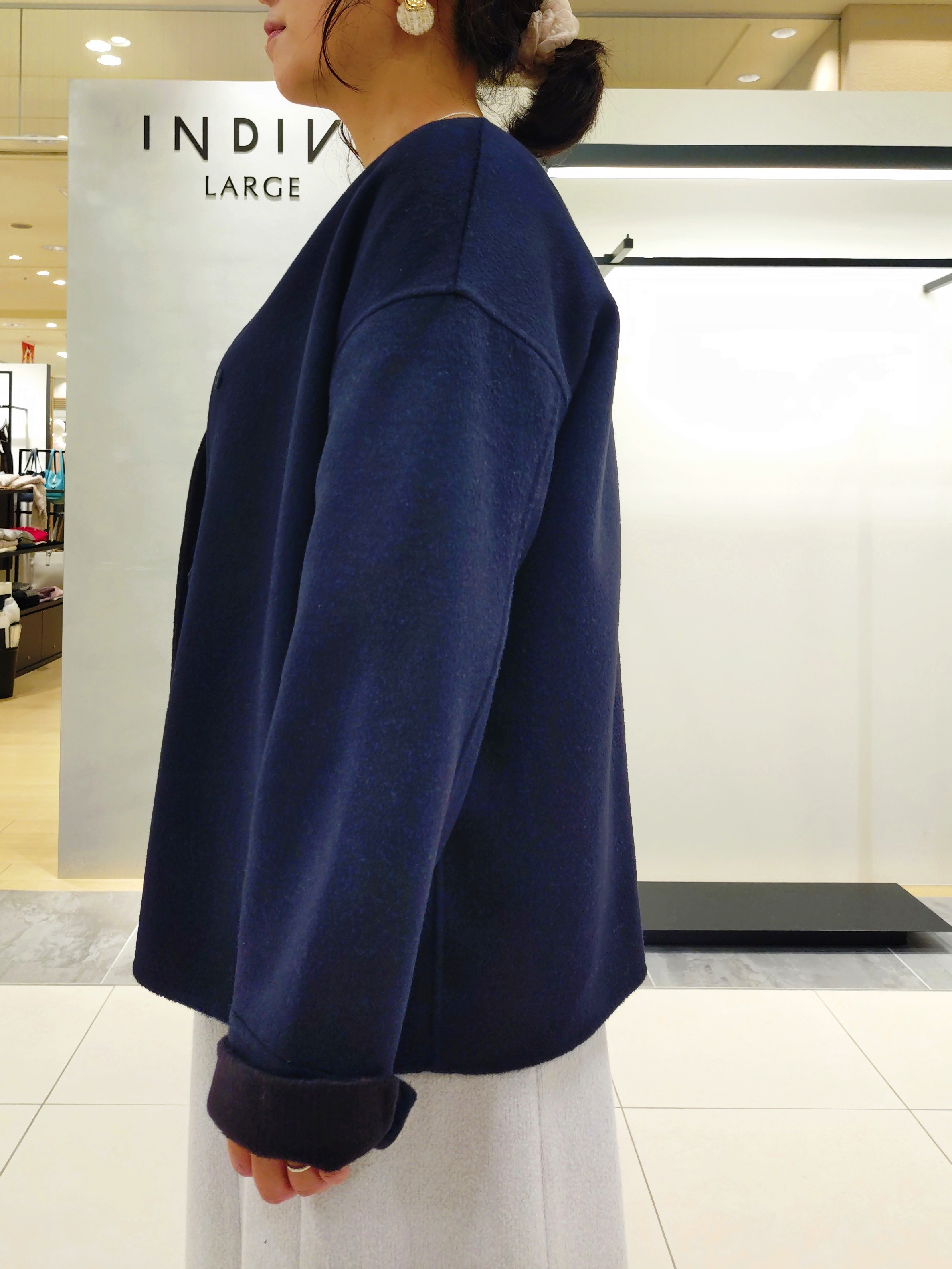 TOMOMIさんの「INDIVI｜【華やか／1枚でサマになる】上品ツイードブラウス」を使ったコーディネート